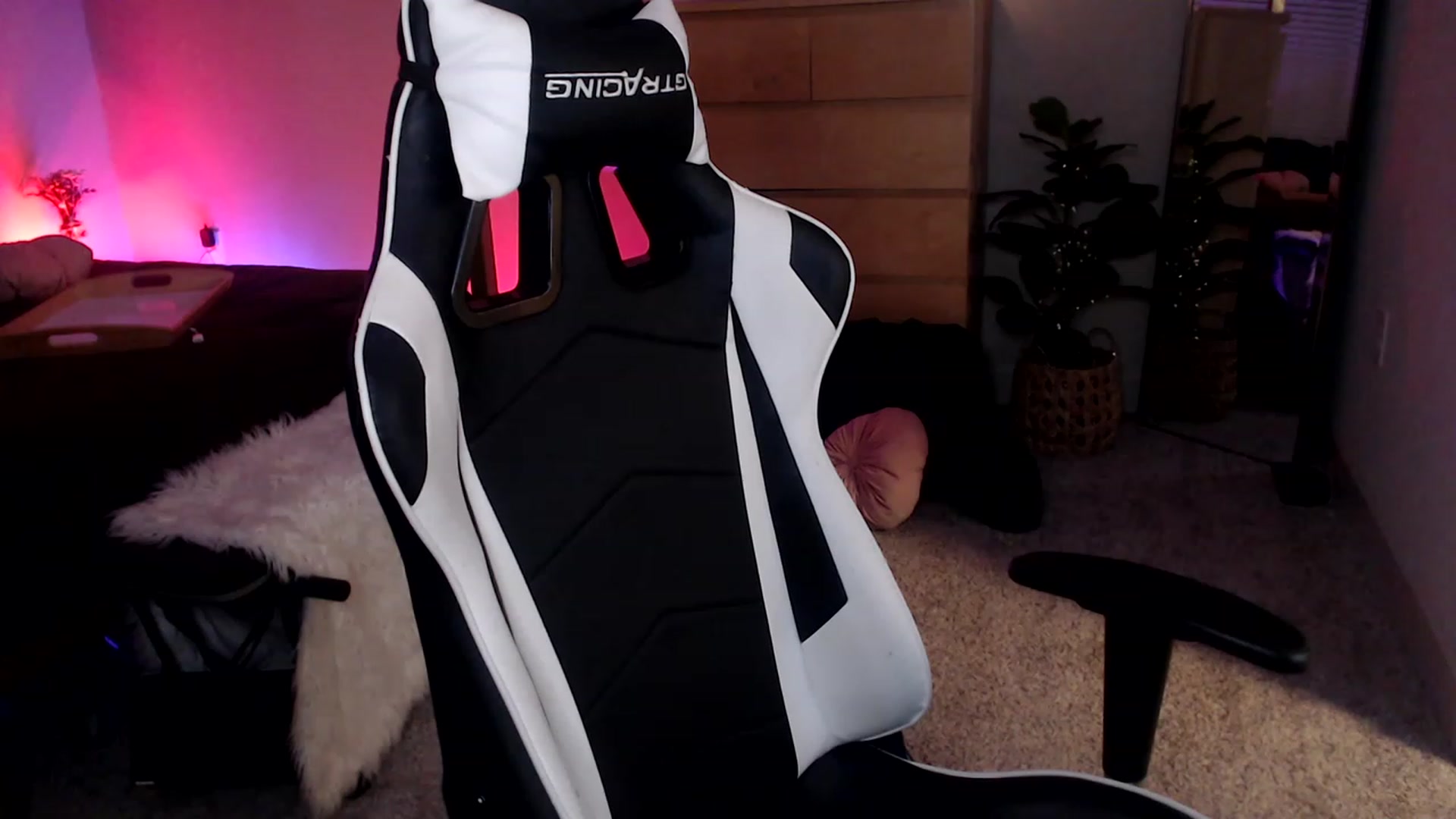 Gallery image thumbnail from Alexis_Anne's myfreecams stream on, 04/02/2023, 05:59 image 7 of 20