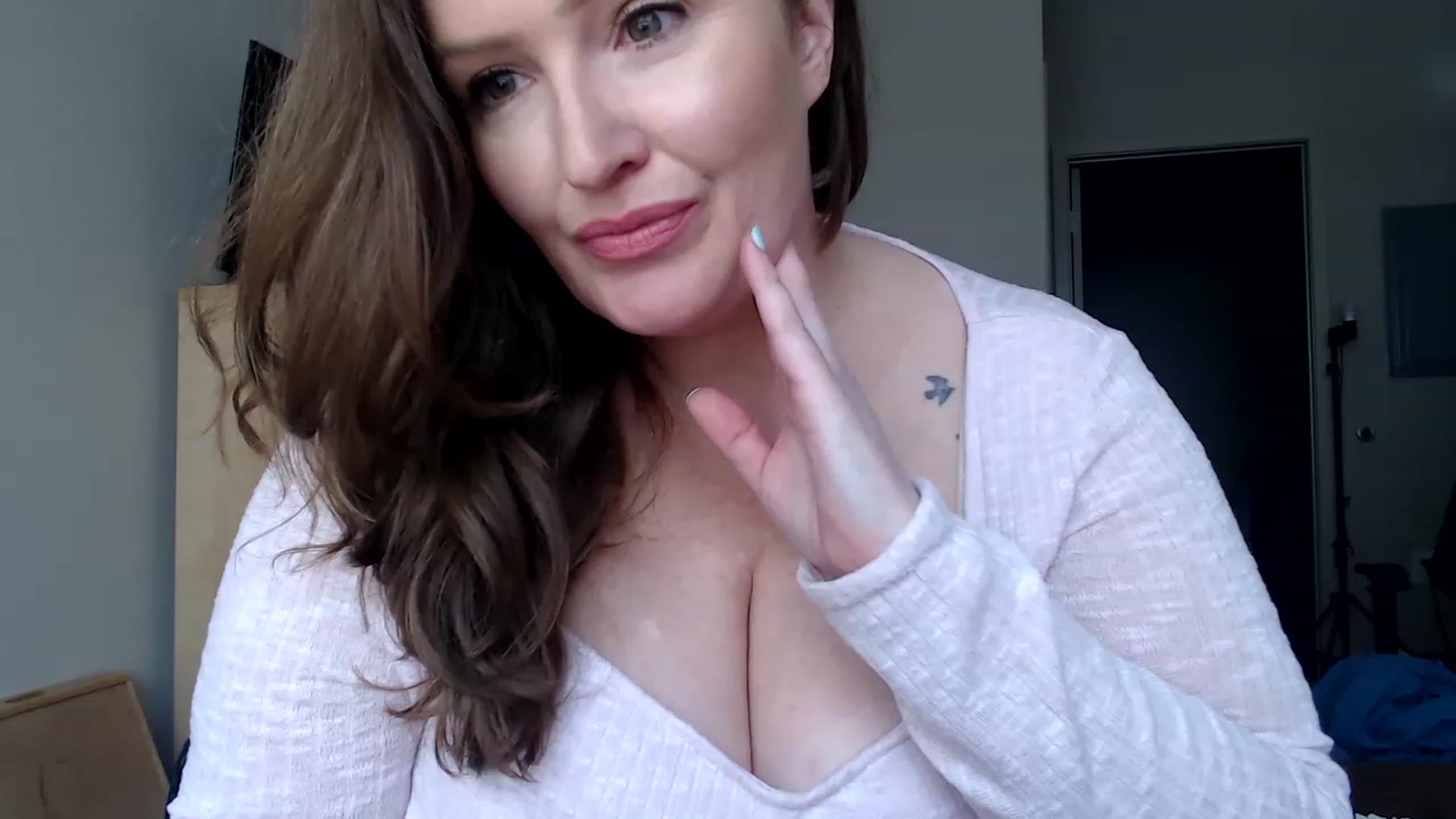 Gallery image thumbnail from Alexis_Anne's myfreecams stream on, 04/05/2023, 19:19 image 19 of 20