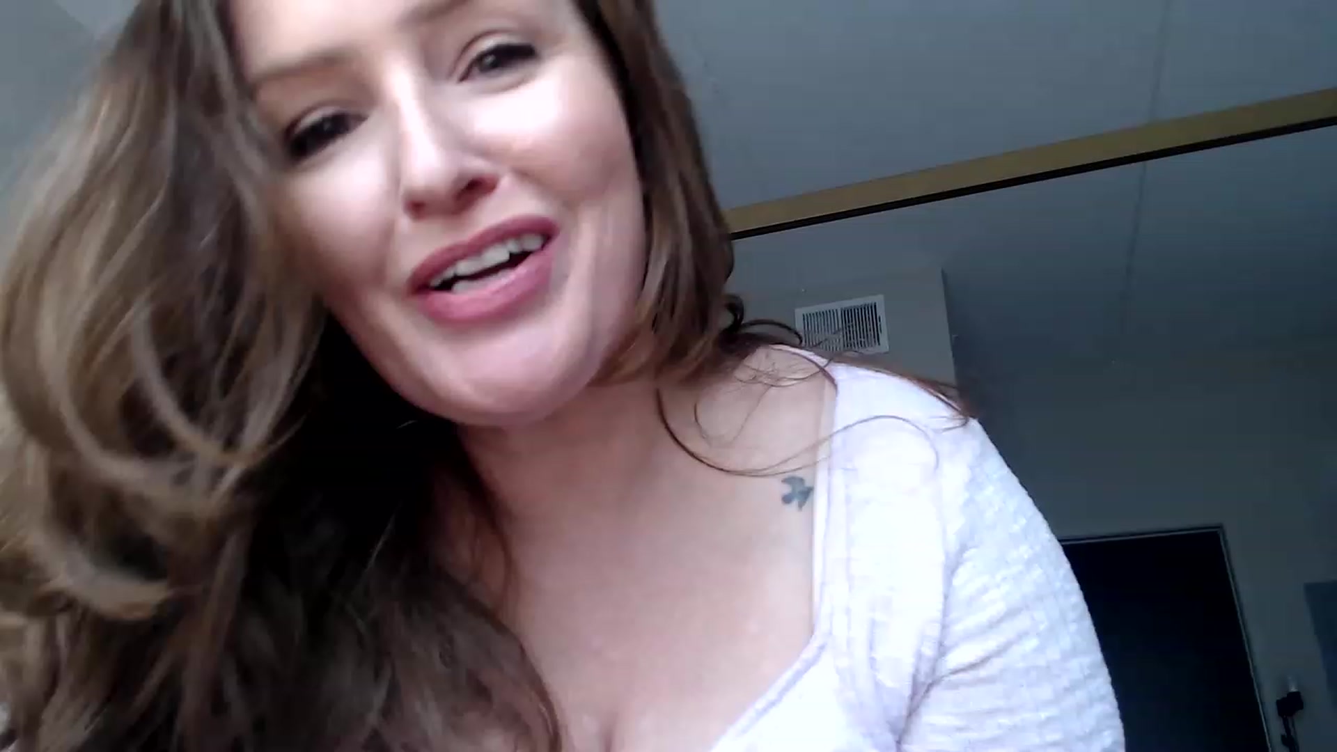 Gallery image thumbnail from Alexis_Anne's myfreecams stream on, 04/05/2023, 19:19 image 1 of 20