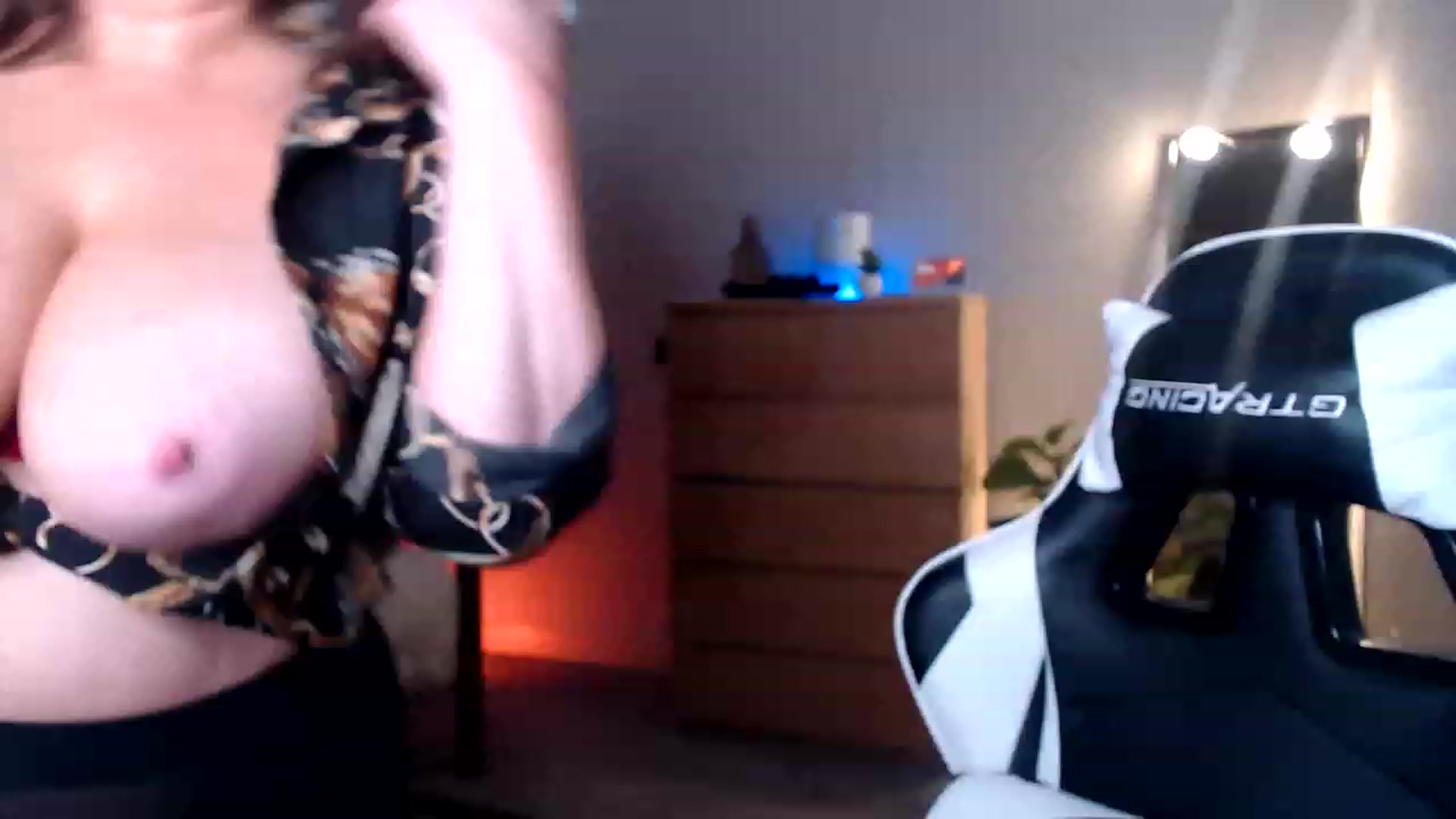 Gallery image thumbnail from Alexis_Anne's myfreecams stream on, 04/19/2023, 24:28 image 13 of 20