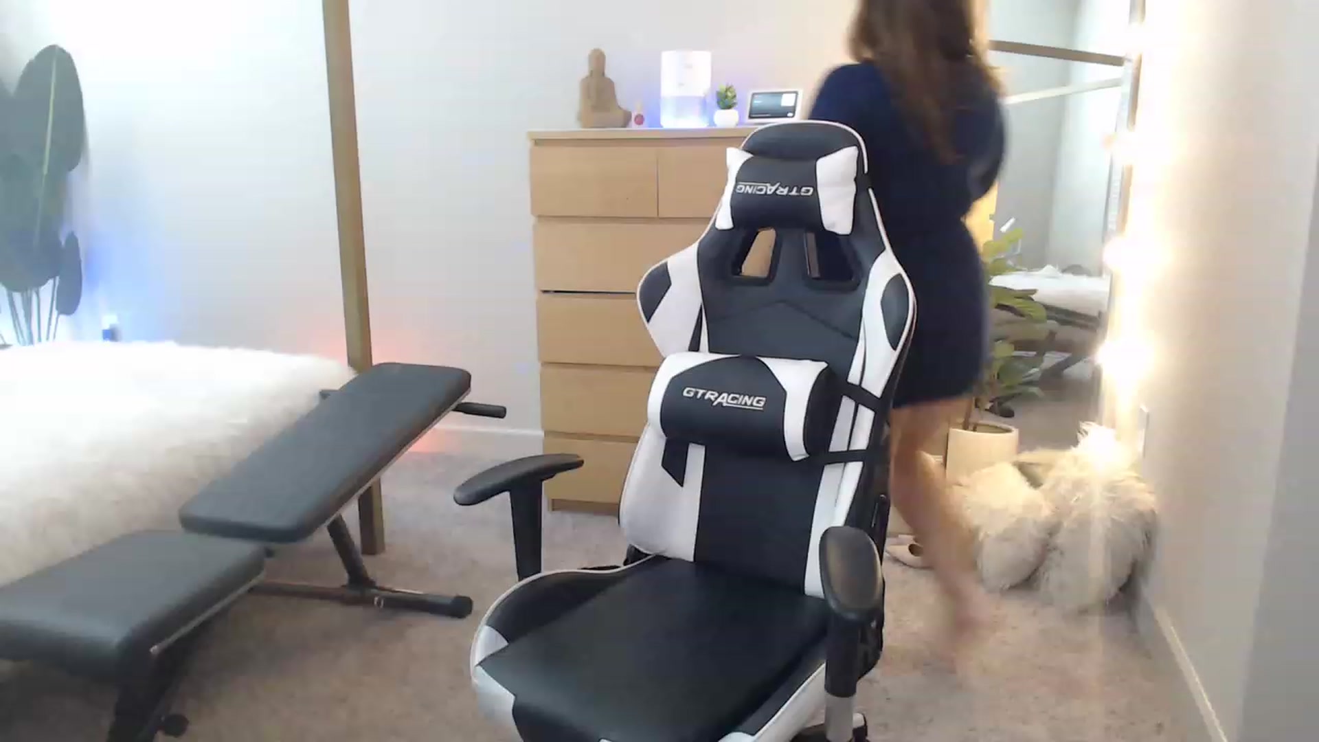 Gallery image thumbnail from Alexis_Anne's myfreecams stream on, 04/19/2023, 18:33 image 7 of 20