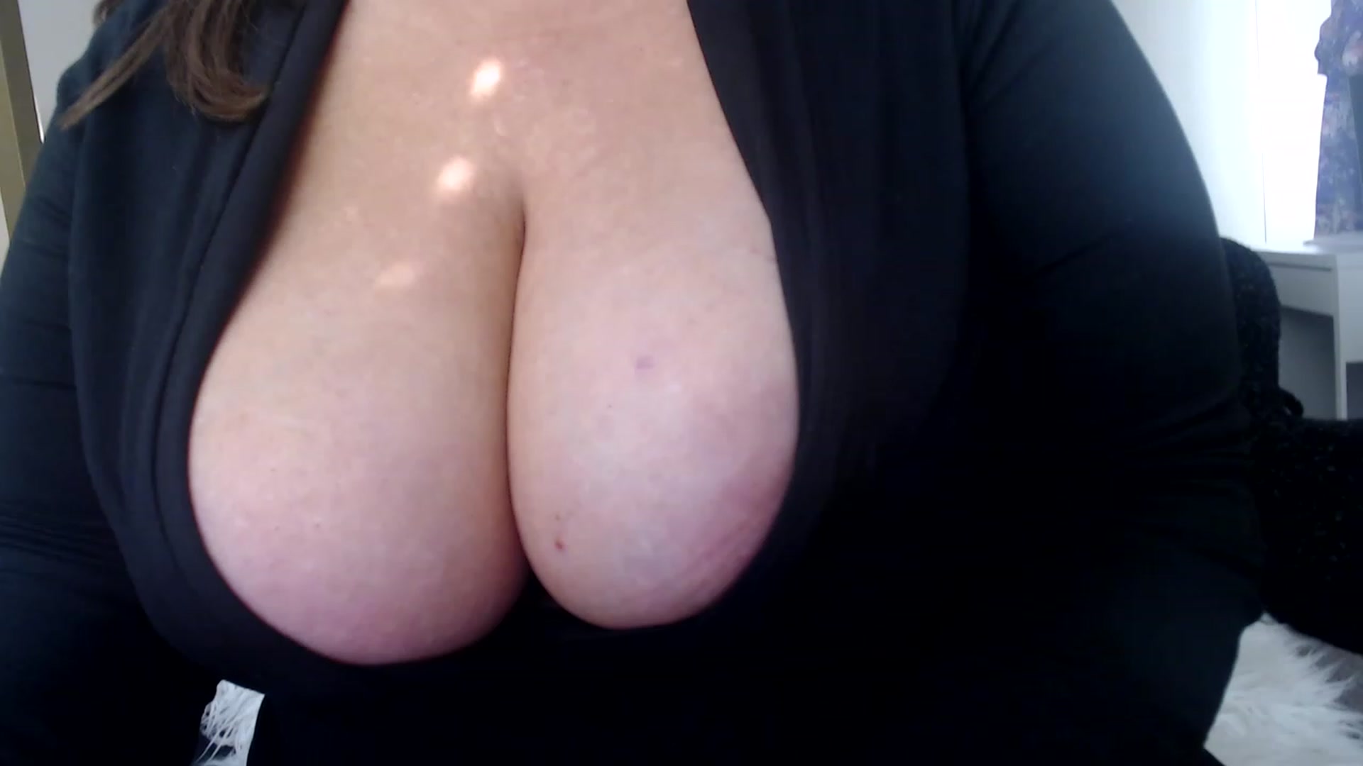Gallery image thumbnail from Alexis_Anne's myfreecams stream on, 04/19/2023, 23:32 image 6 of 20