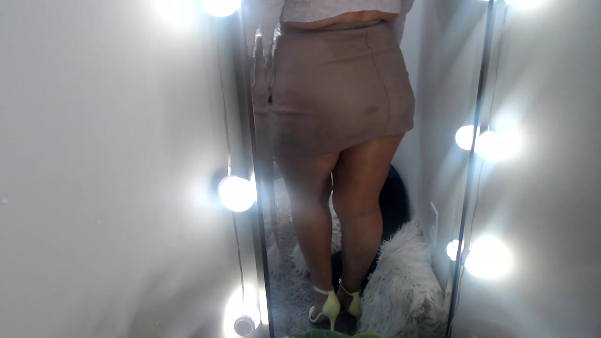 Gallery image thumbnail from Alexis_Anne's myfreecams stream on, 04/21/2023, 19:12 image 14 of 20