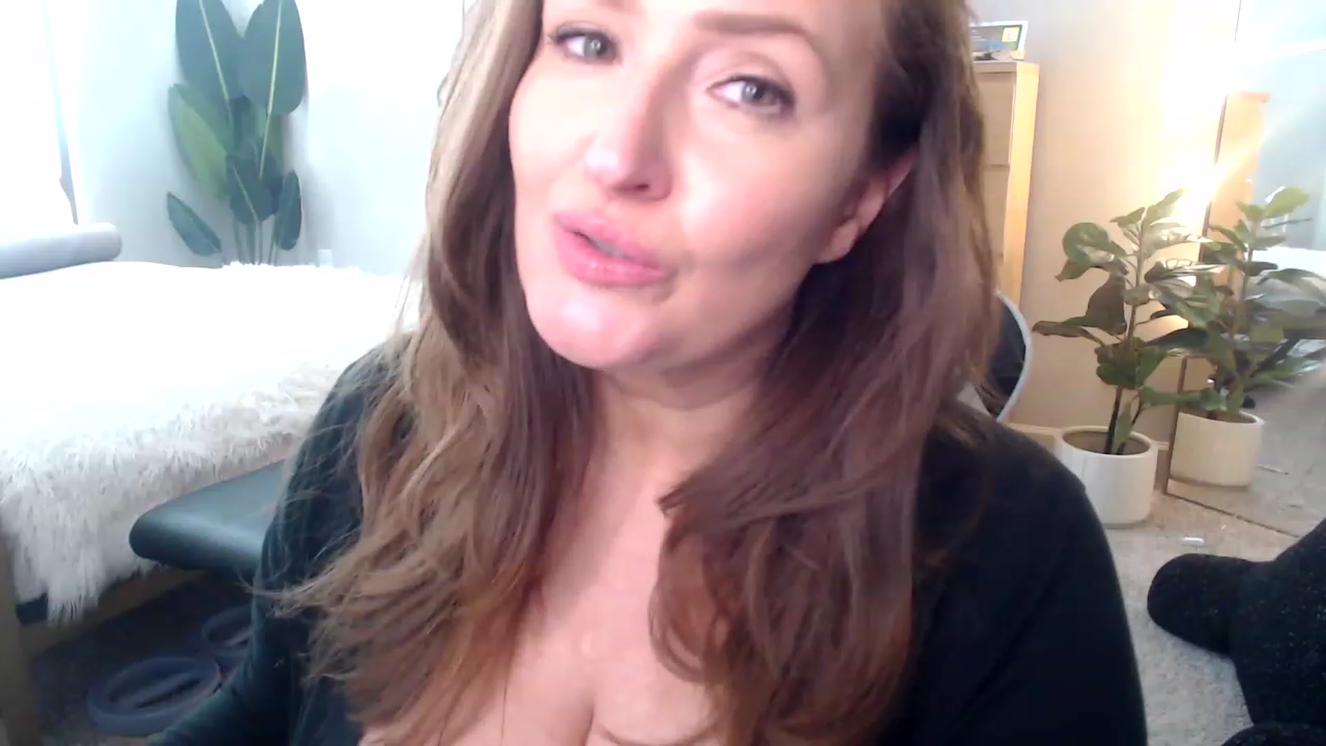 Gallery image thumbnail from Alexis_Anne's myfreecams stream on, 04/25/2023, 20:16 image 13 of 20