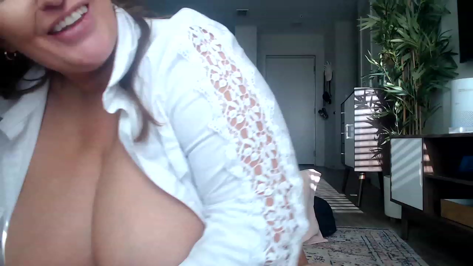 Gallery image thumbnail from Alexis_Anne's myfreecams stream on, 05/01/2023, 22:29 image 15 of 20