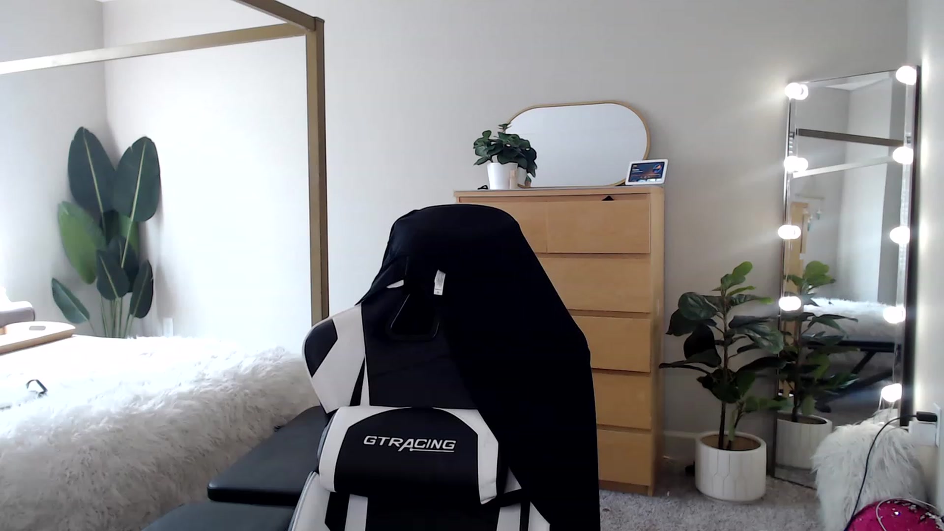 Gallery image thumbnail from Alexis_Anne's myfreecams stream on, 05/05/2023, 19:14 image 13 of 20