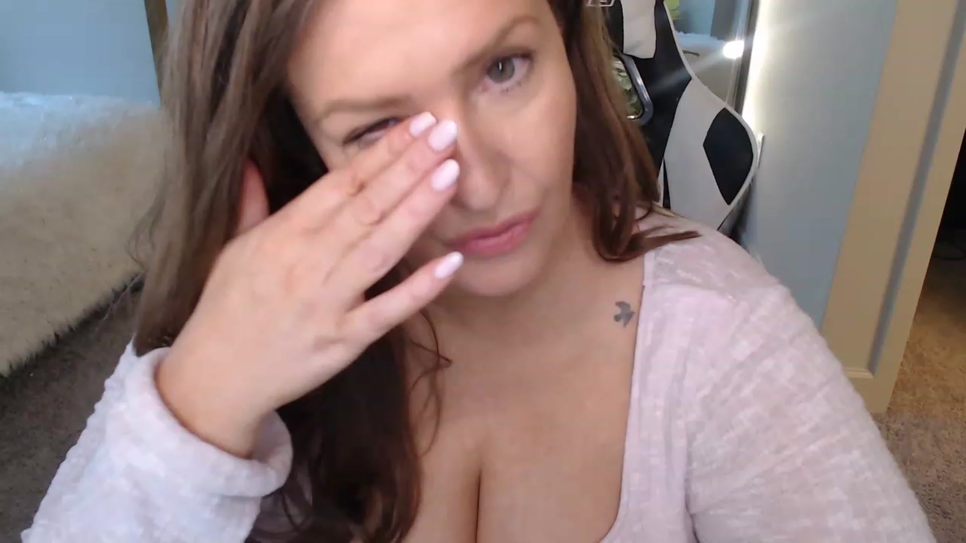Gallery image thumbnail from Alexis_Anne's myfreecams stream on, 05/08/2023, 16:59 image 15 of 20