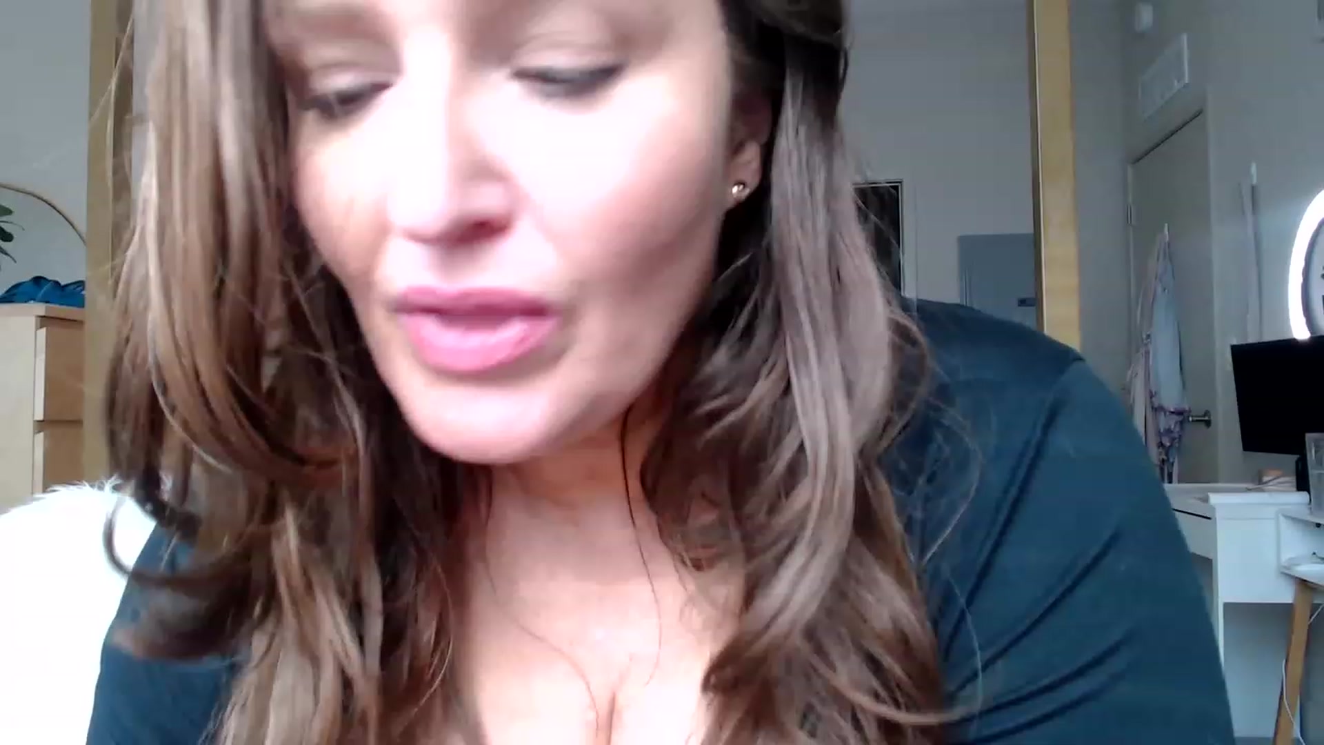 Gallery image thumbnail from Alexis_Anne's myfreecams stream on, 05/08/2023, 22:26 image 13 of 20