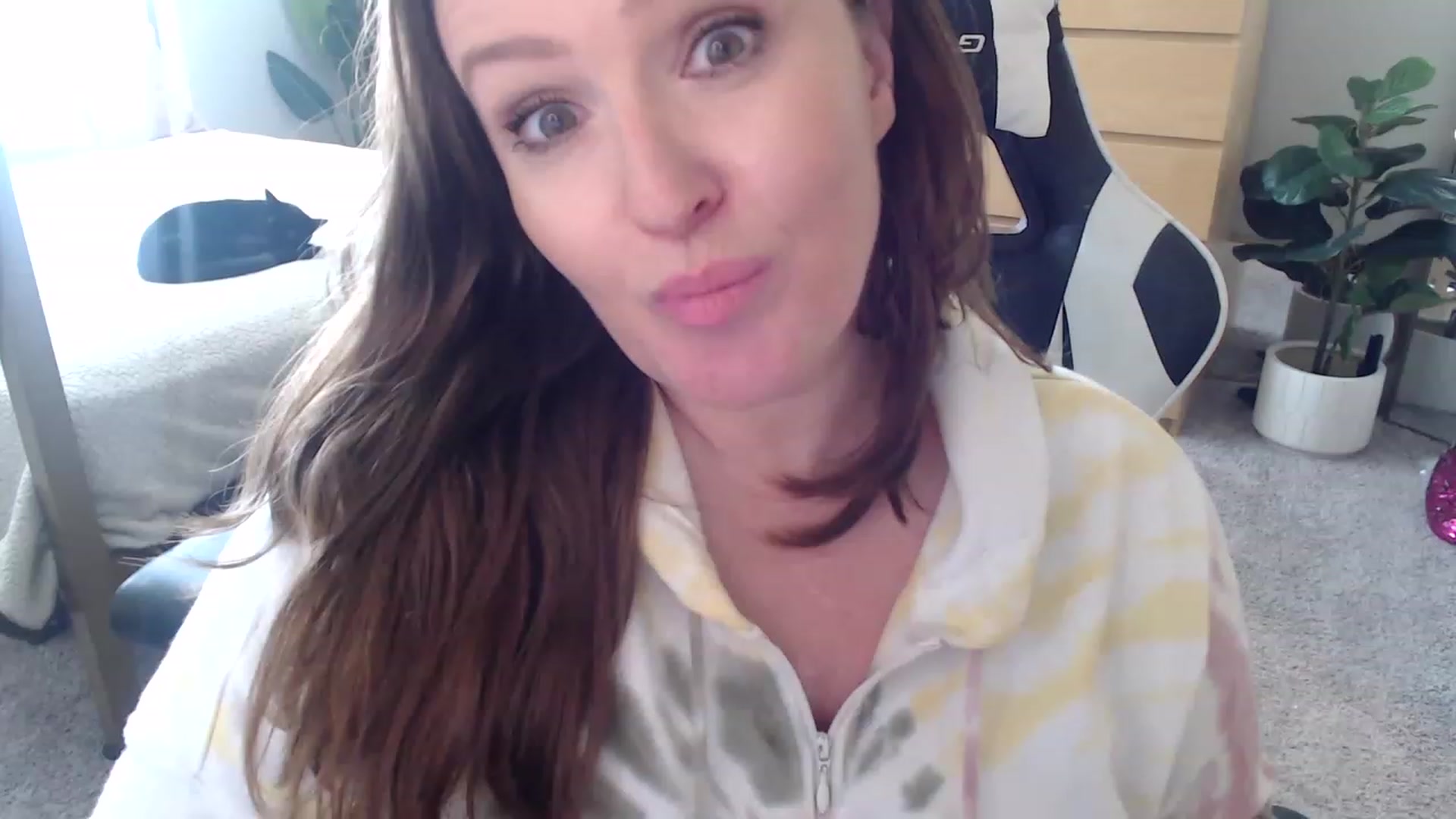 Gallery image thumbnail from Alexis_Anne's myfreecams stream on, 05/16/2023, 18:24 image 10 of 20