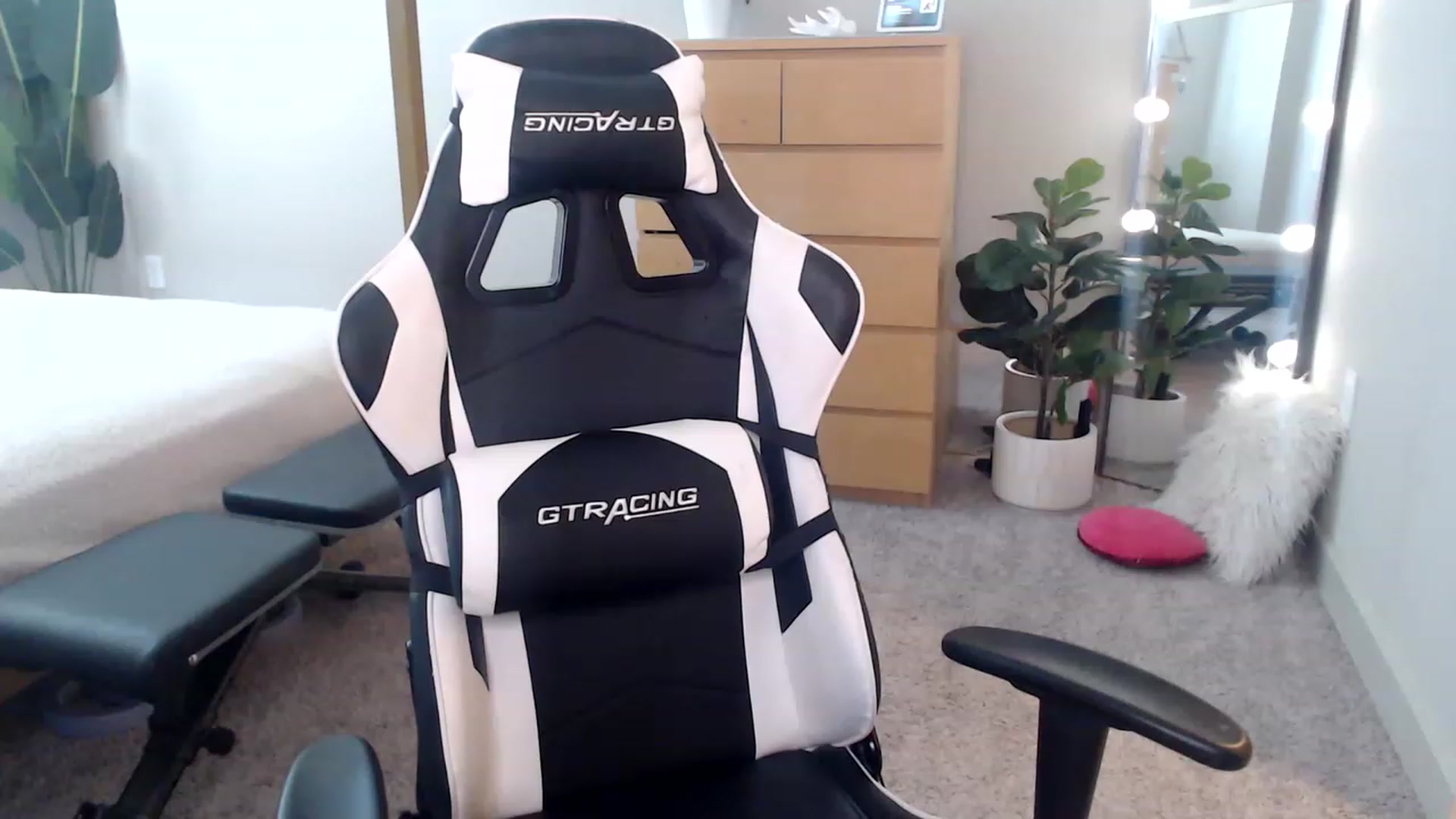 Gallery image thumbnail from Alexis_Anne's myfreecams stream on, 05/17/2023, 18:33 image 19 of 20