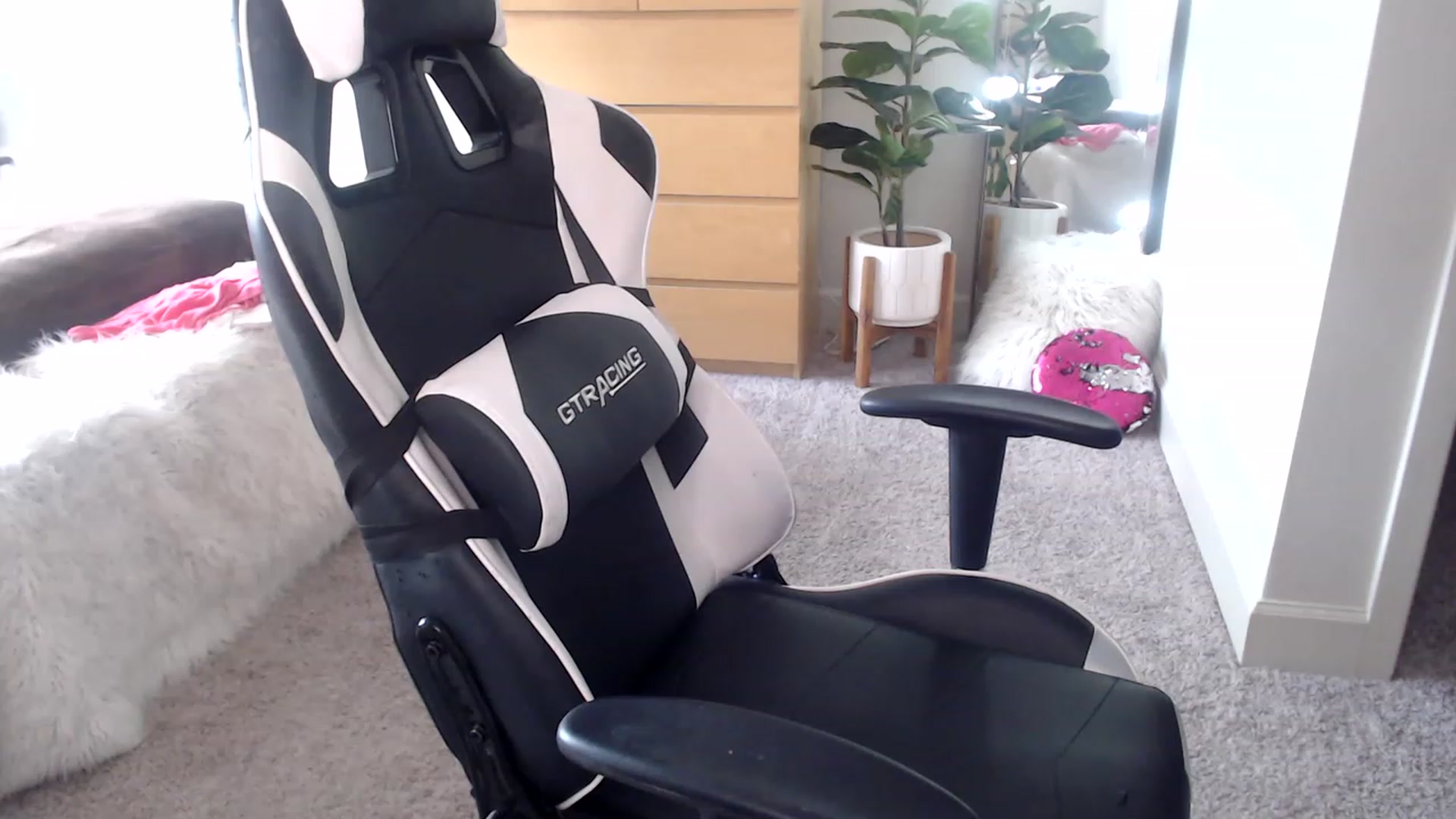 Gallery image thumbnail from Alexis_Anne's myfreecams stream on, 06/06/2023, 21:54 image 3 of 20