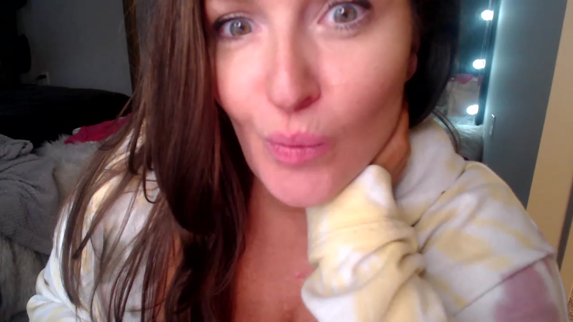 Gallery image thumbnail from Alexis_Anne's myfreecams stream on, 06/07/2023, 24:01 image 17 of 20