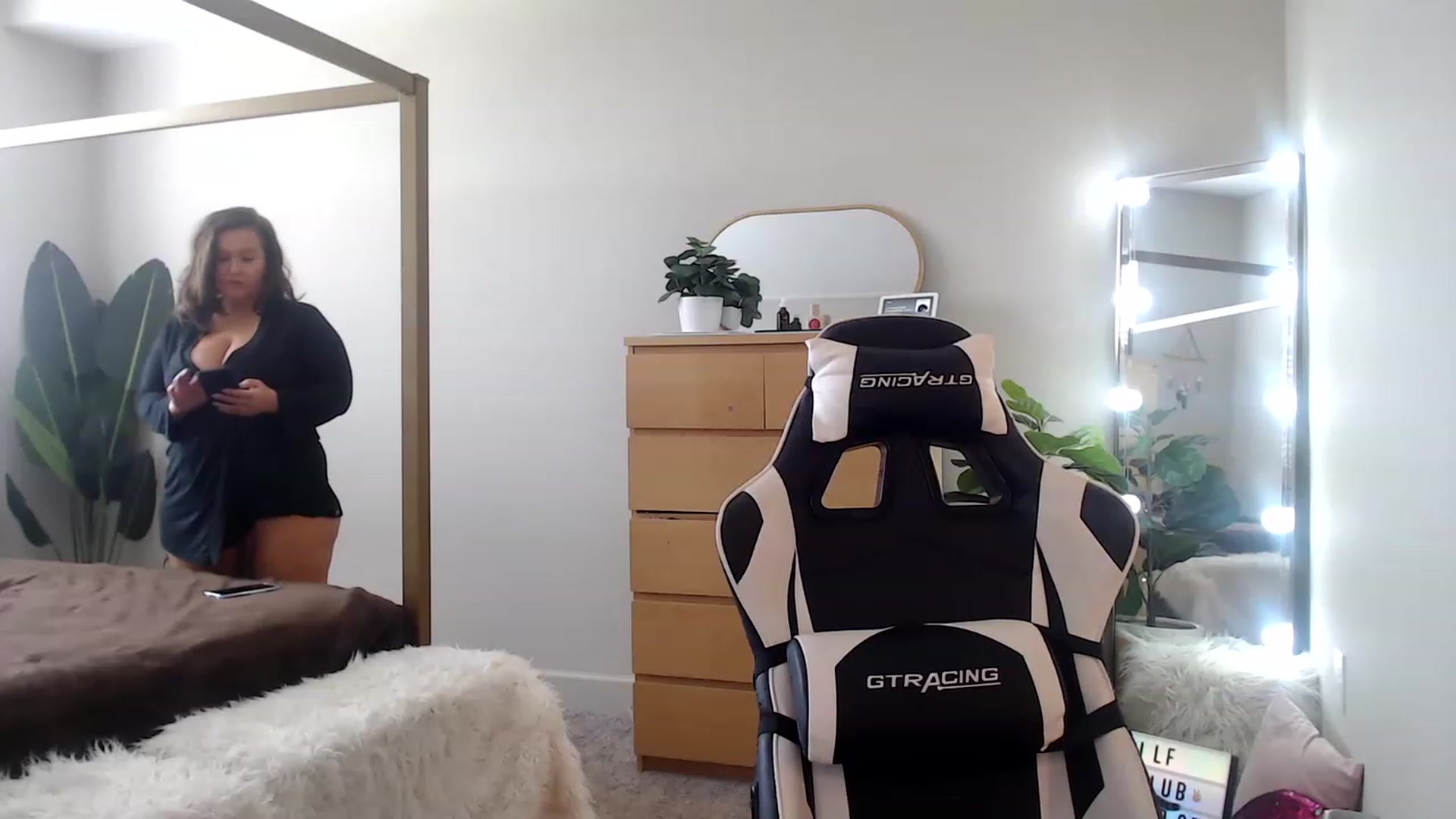 Gallery image thumbnail from Alexis_Anne's myfreecams stream on, 06/11/2023, 16:33 image 4 of 20