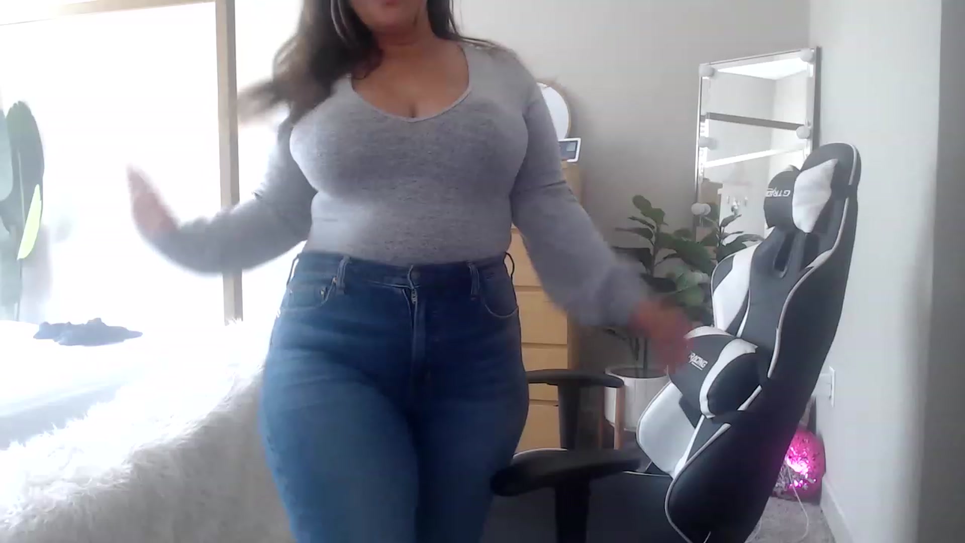 Gallery image thumbnail from Alexis_Anne's myfreecams stream on, 06/18/2023, 20:45 image 2 of 20