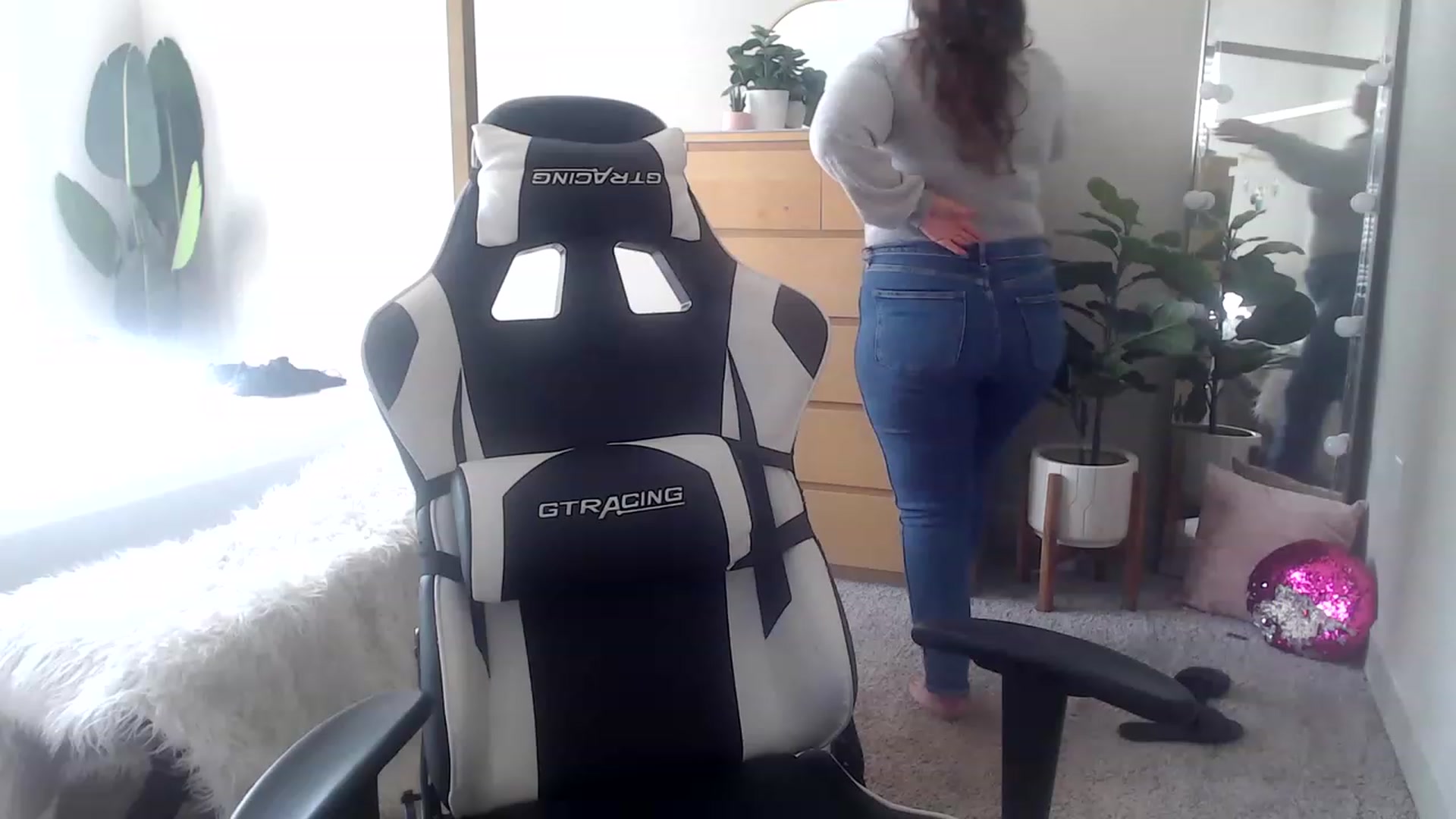Gallery image thumbnail from Alexis_Anne's myfreecams stream on, 06/18/2023, 21:38 image 4 of 20