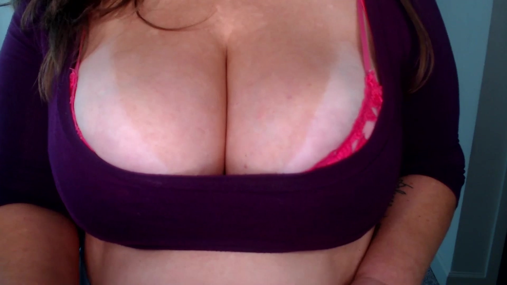 Gallery image thumbnail from Alexis_Anne's myfreecams stream on, 07/03/2023, 18:22 image 19 of 20