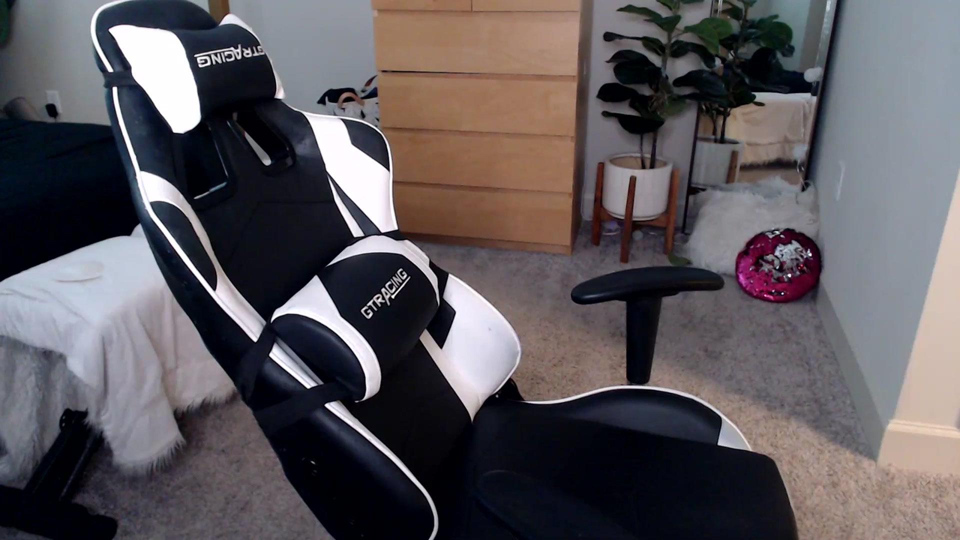 Gallery image thumbnail from Alexis_Anne's myfreecams stream on, 07/07/2023, 22:34 image 17 of 20