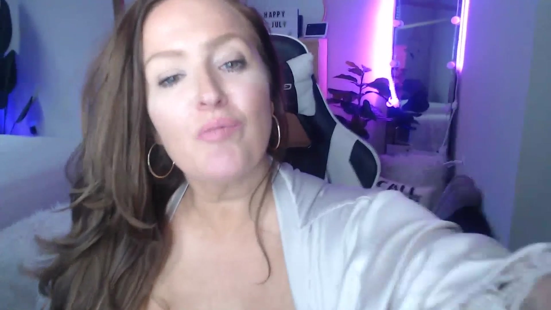 Gallery image thumbnail from Alexis_Anne's myfreecams stream on, 07/20/2023, 23:57 image 17 of 20