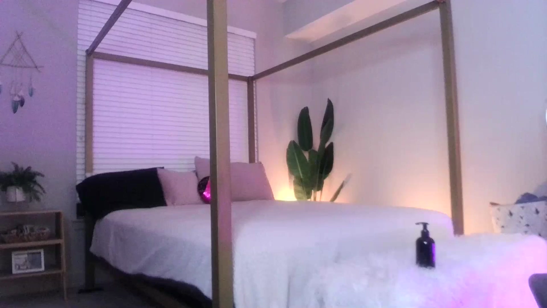Gallery image thumbnail from Alexis_Anne's myfreecams stream on, 07/21/2023, 03:47 image 17 of 20