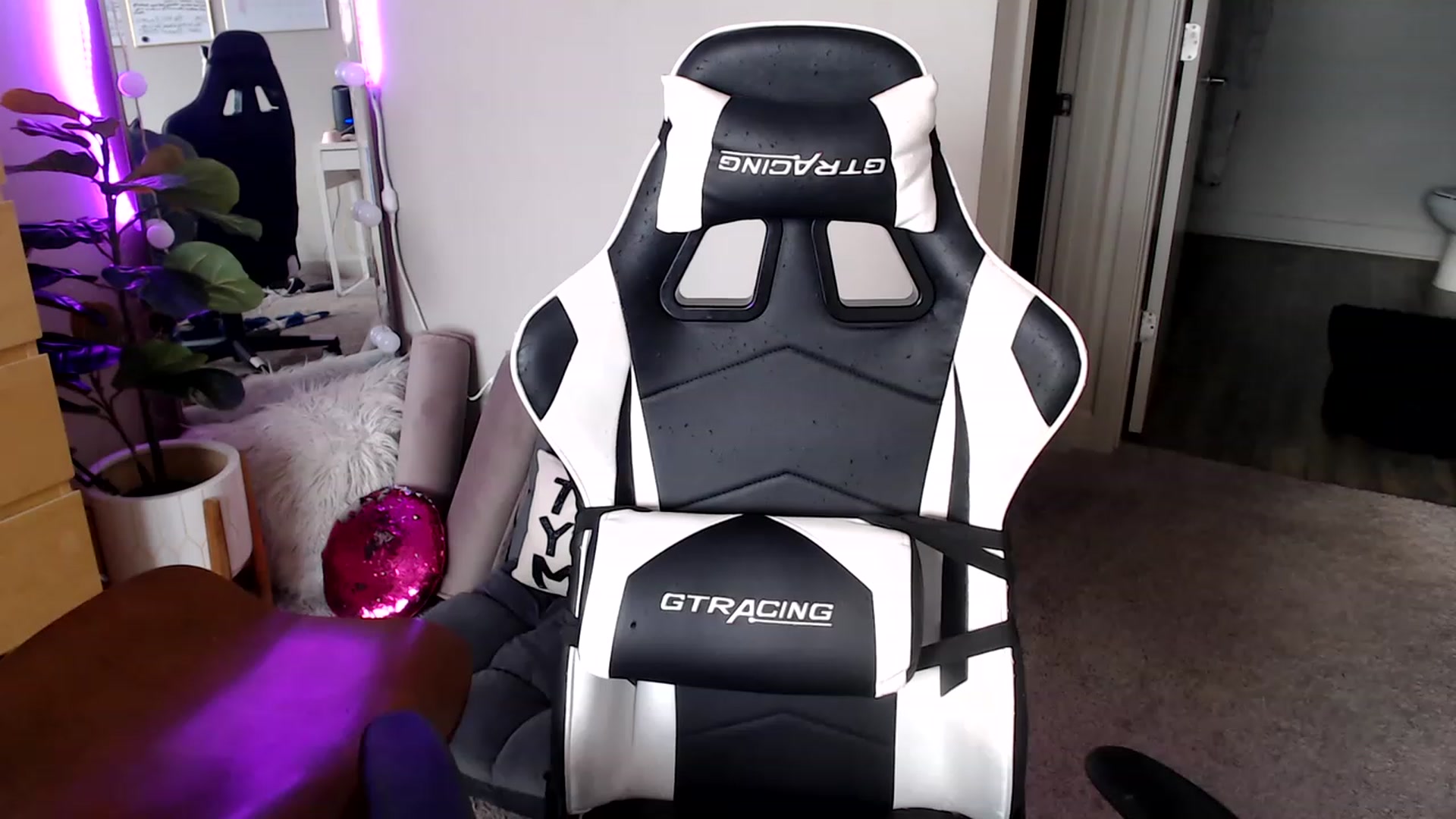 Gallery image thumbnail from Alexis_Anne's myfreecams stream on, 08/05/2023, 24:29 image 7 of 20