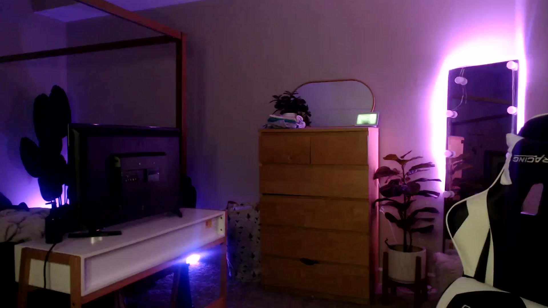 Gallery image thumbnail from Alexis_Anne's myfreecams stream on, 08/09/2023, 24:44 image 11 of 20