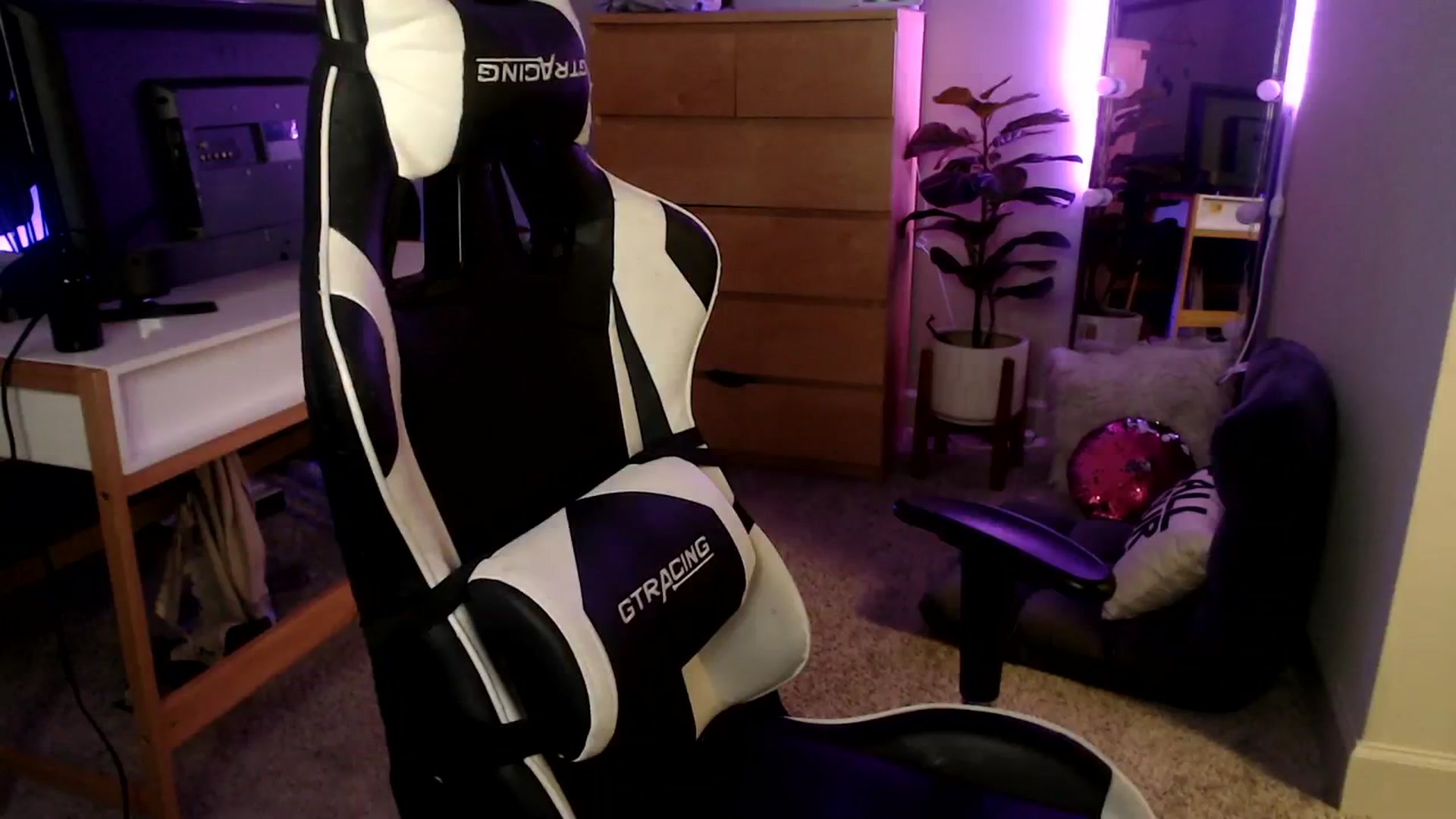 Gallery image thumbnail from Alexis_Anne's myfreecams stream on, 08/09/2023, 01:53 image 20 of 20