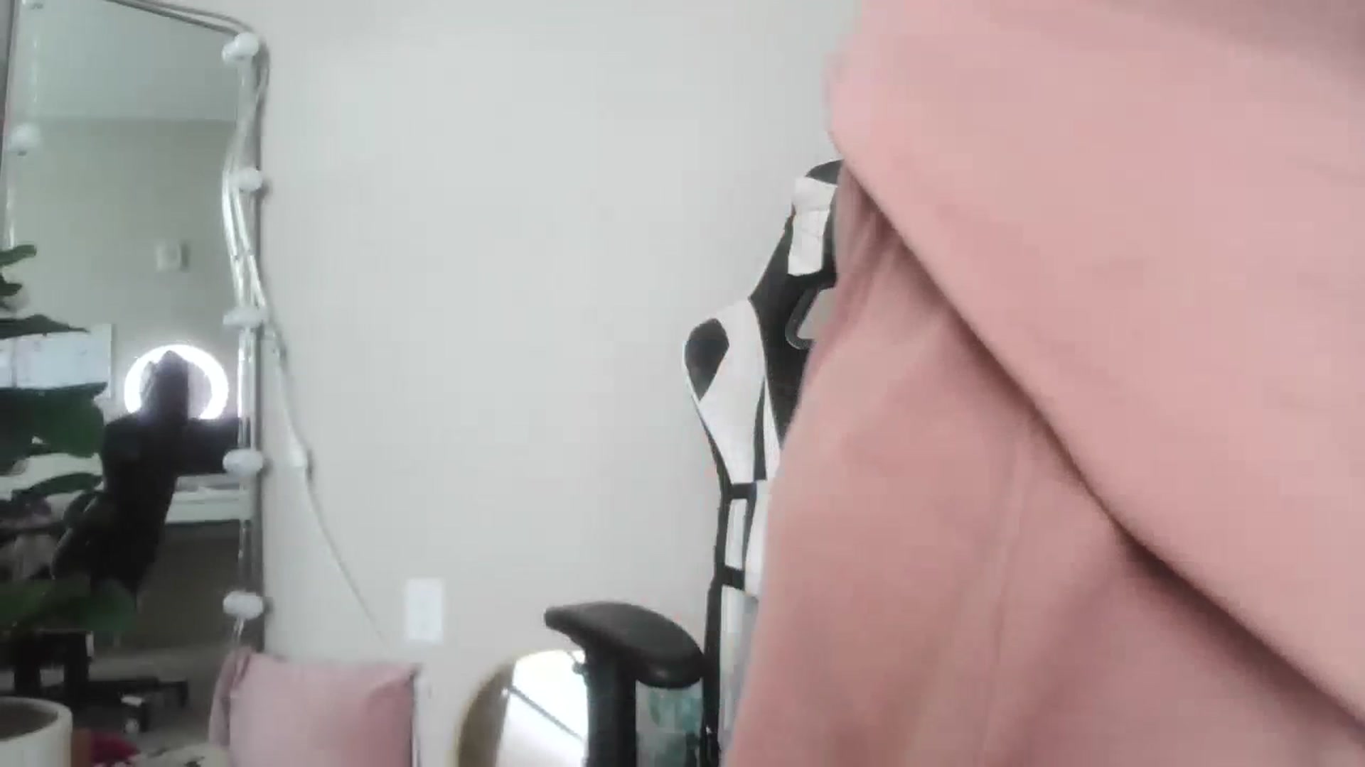 Gallery image thumbnail from Alexis_Anne's myfreecams stream on, 09/07/2023, 21:26 image 3 of 20
