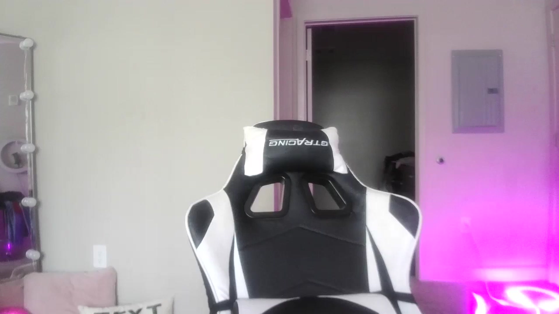 Gallery image thumbnail from Alexis_Anne's myfreecams stream on, 09/30/2023, 17:47 image 7 of 20