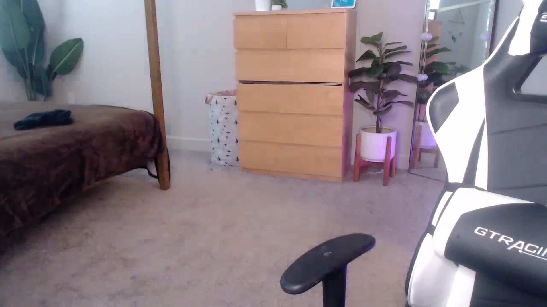Gallery image thumbnail from Alexis_Anne's myfreecams stream on, 10/10/2023, 17:47 image 16 of 20