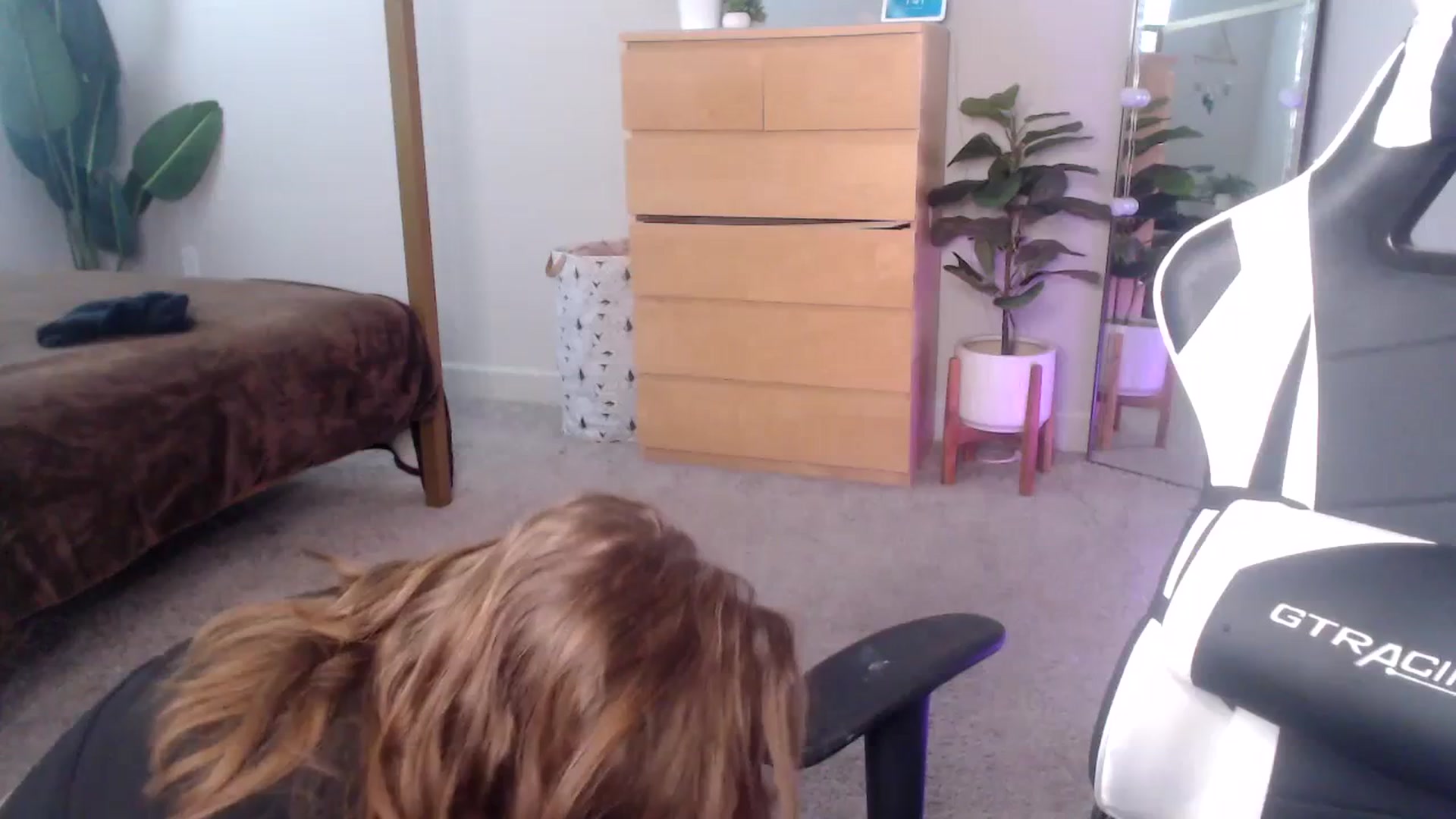 Gallery image thumbnail from Alexis_Anne's myfreecams stream on, 10/10/2023, 17:47 image 15 of 20