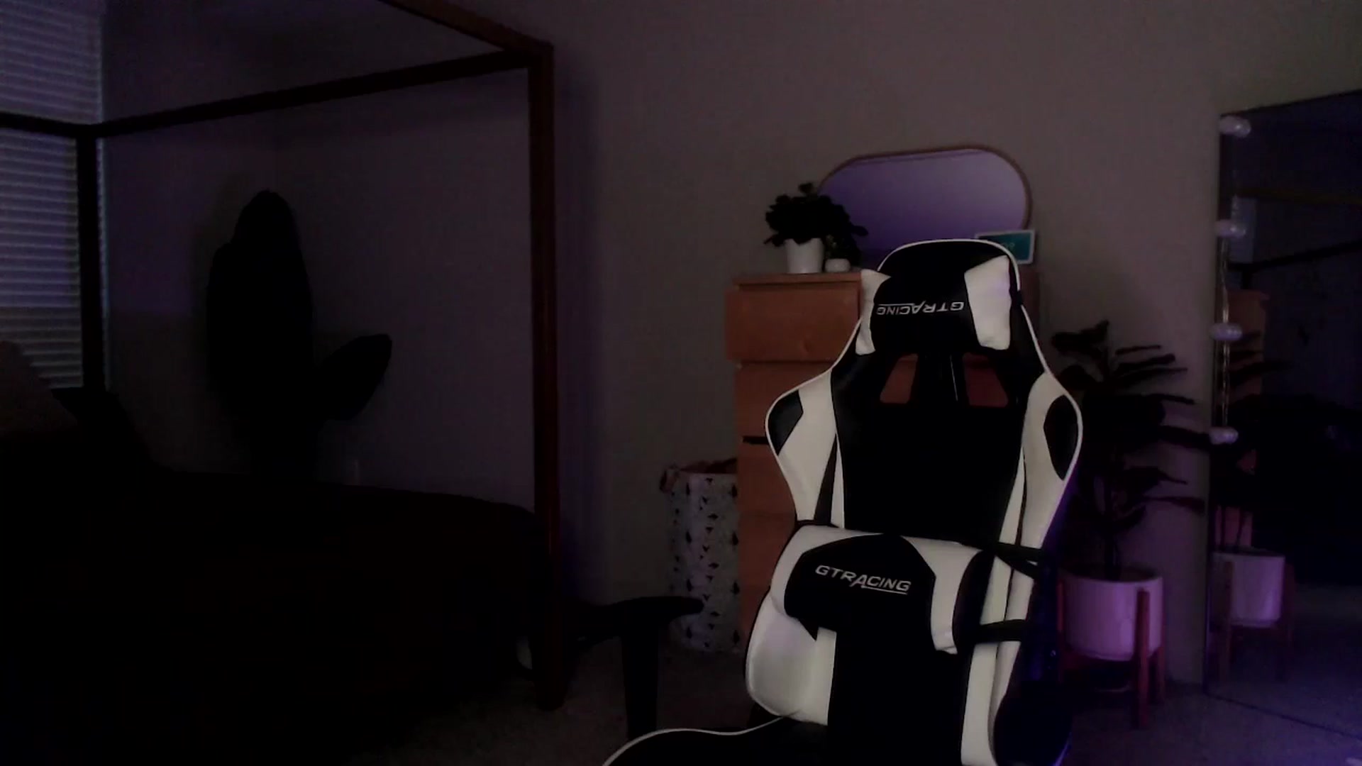 Gallery image thumbnail from Alexis_Anne's myfreecams stream on, 10/10/2023, 23:28 image 3 of 20