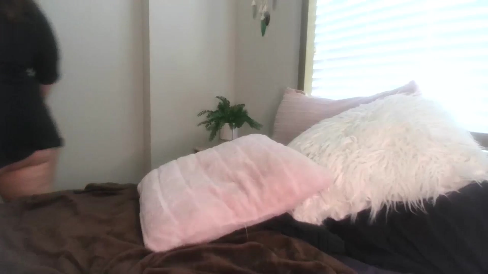 Gallery image thumbnail from Alexis_Anne's myfreecams stream on, 10/15/2023, 18:21 image 8 of 20