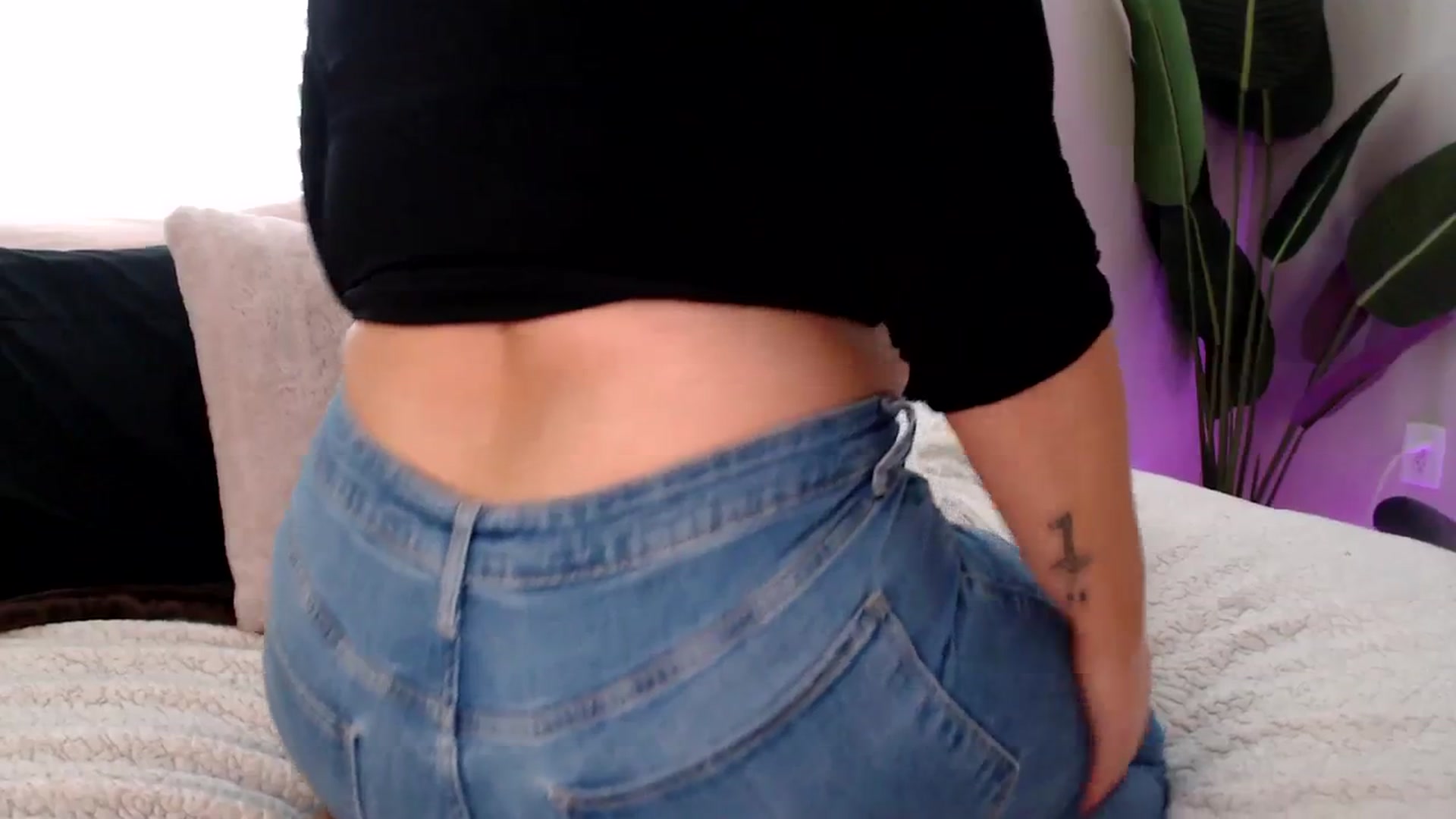 Gallery image thumbnail from Alexis_Anne's myfreecams stream on, 10/20/2023, 18:49 image 4 of 20