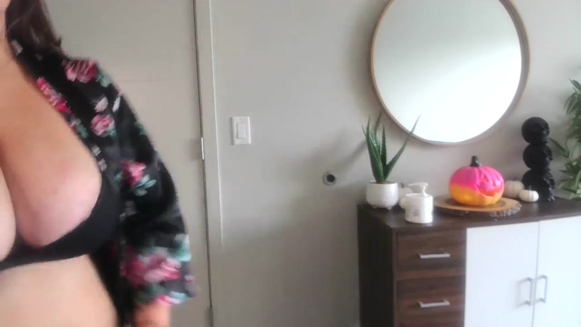 Gallery image thumbnail from Alexis_Anne's myfreecams stream on, 10/23/2023, 20:36 image 3 of 20