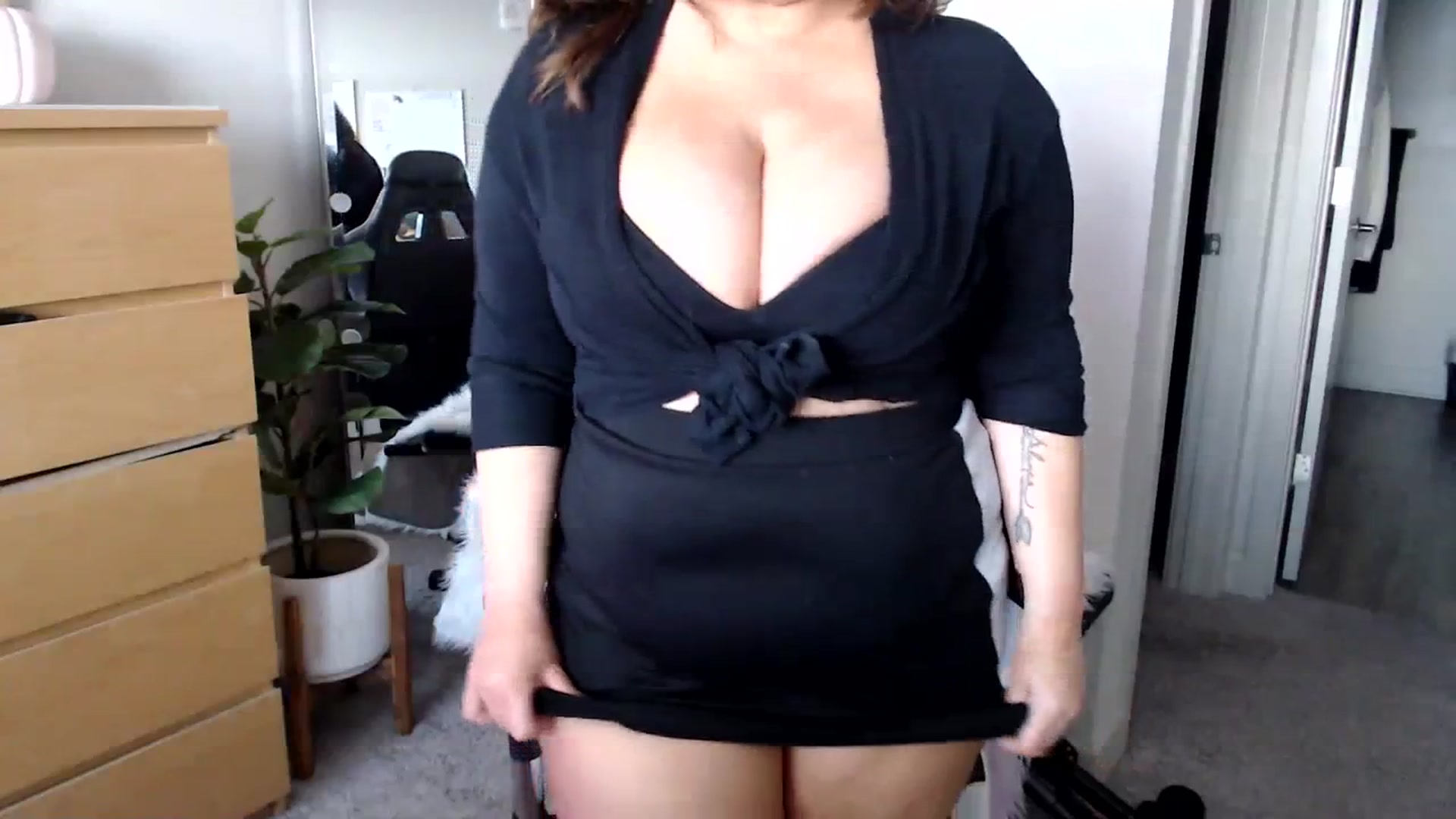 Gallery image thumbnail from Alexis_Anne's myfreecams stream on, 10/31/2023, 17:41 image 4 of 20