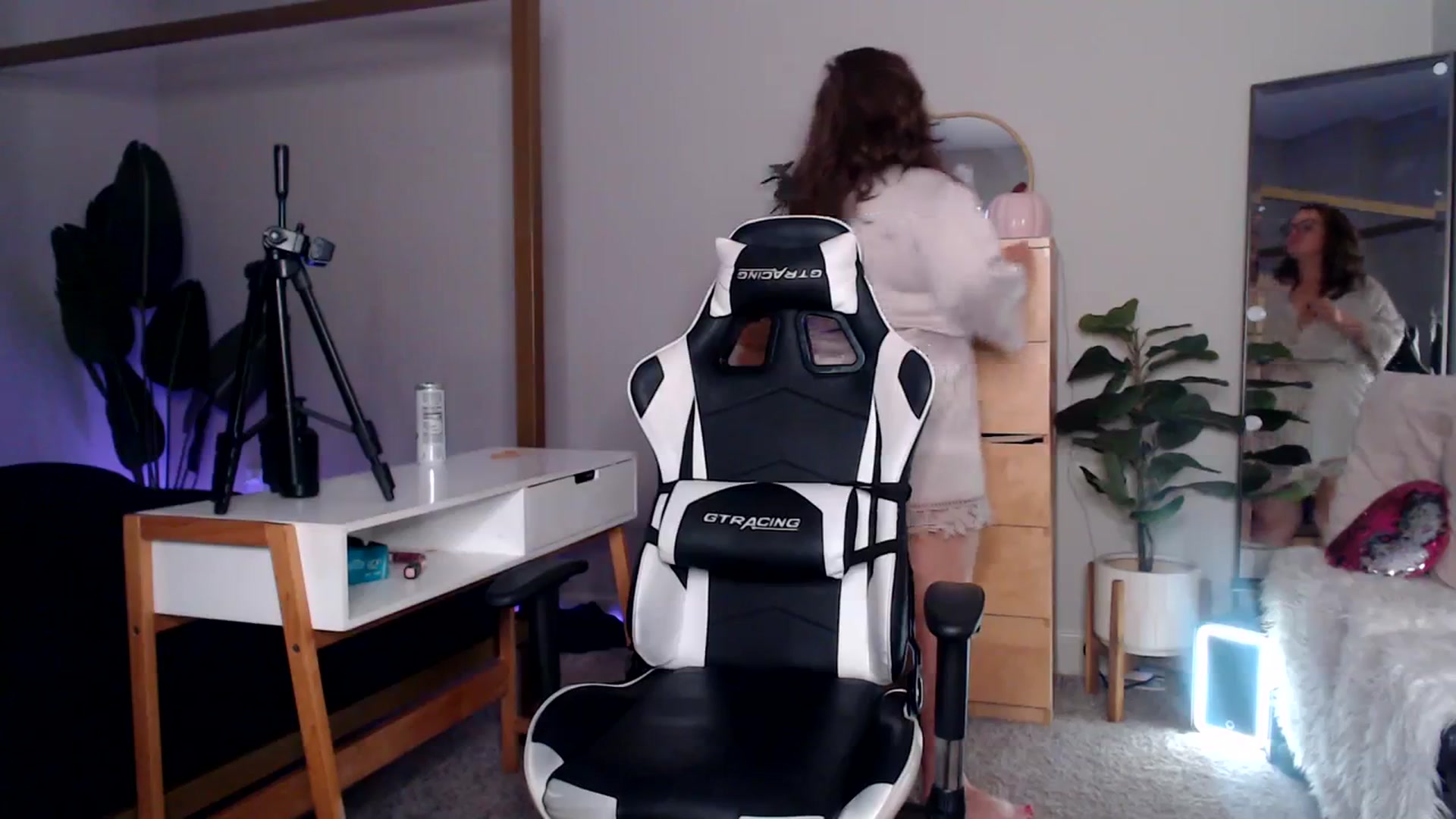 Gallery image thumbnail from Alexis_Anne's myfreecams stream on, 11/04/2023, 02:53 image 10 of 20