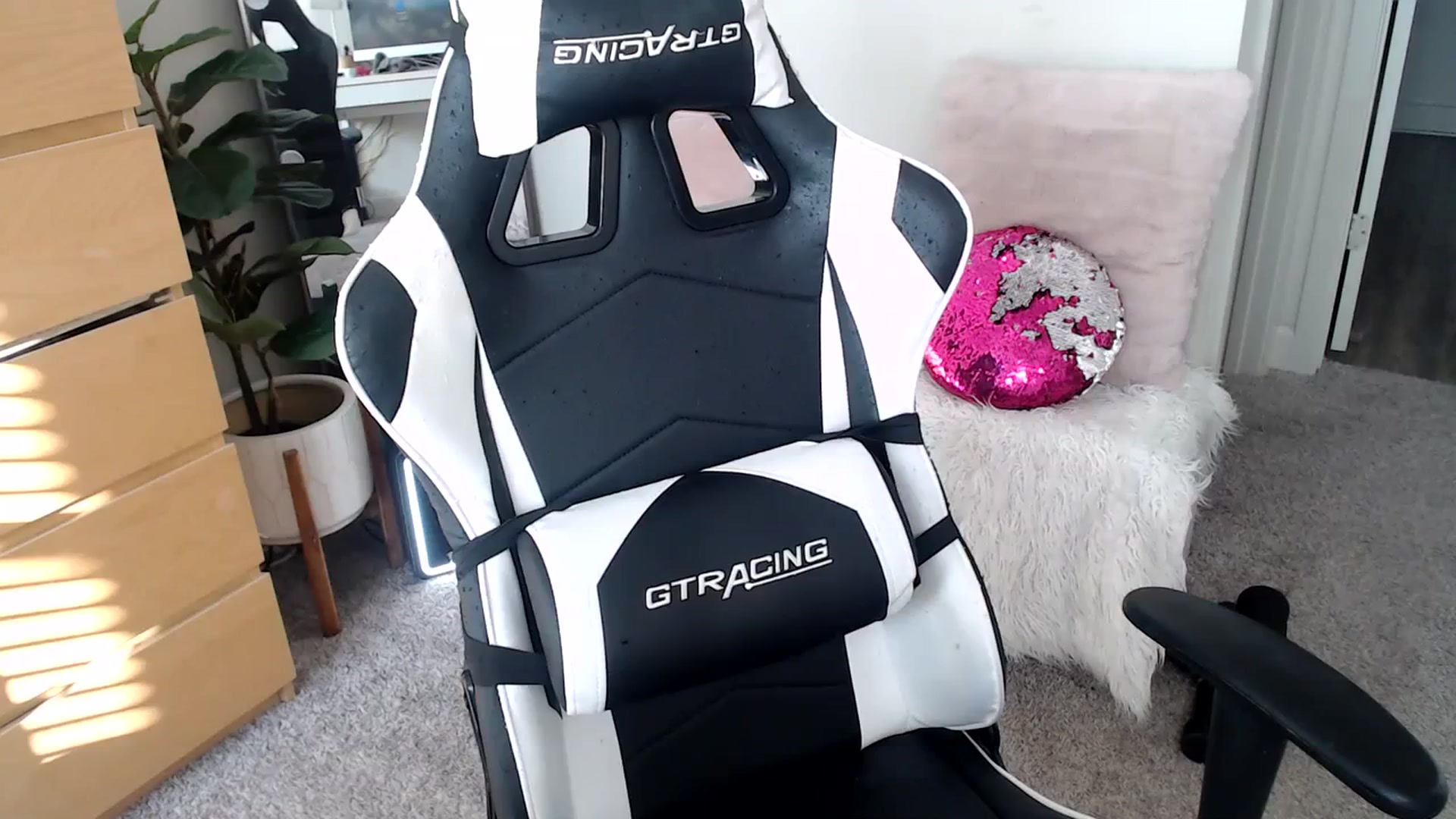 Gallery image thumbnail from Alexis_Anne's myfreecams stream on, 11/05/2023, 21:08 image 14 of 20