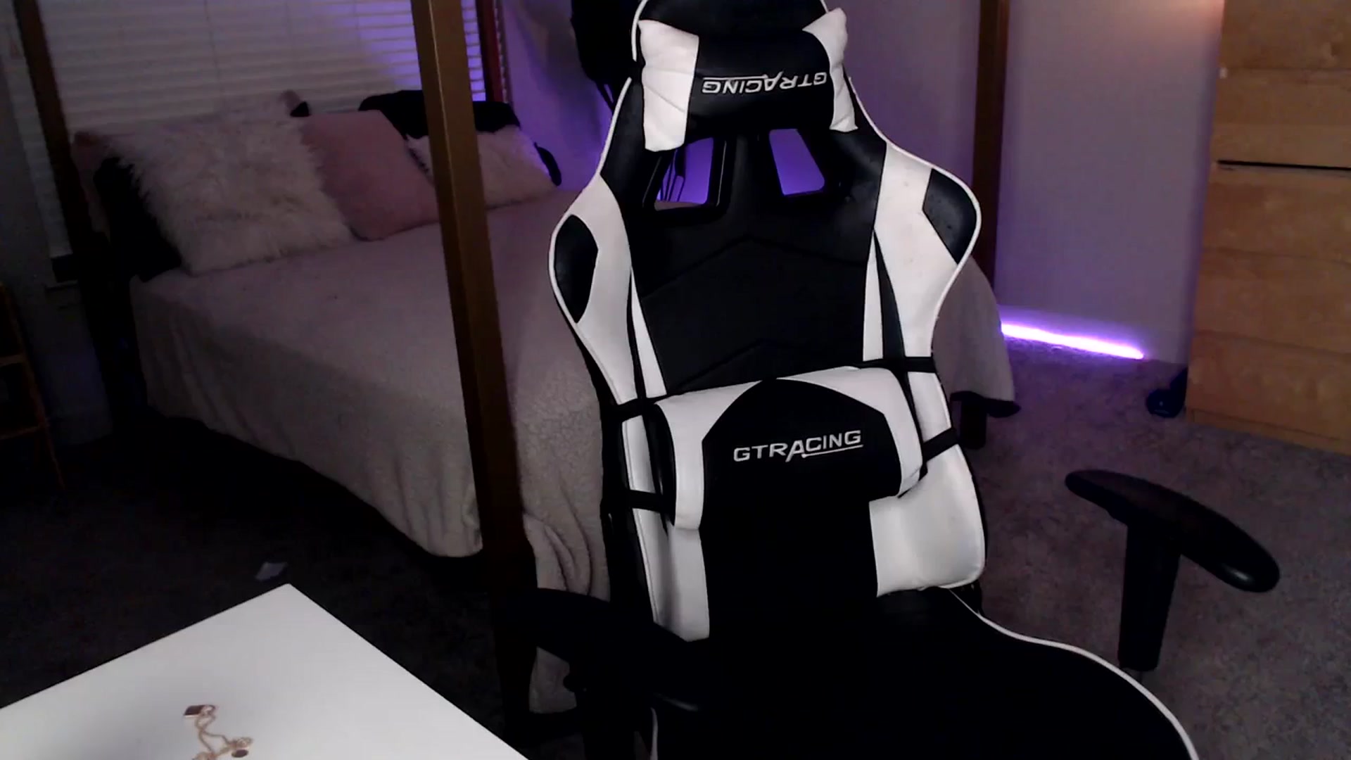 Gallery image thumbnail from Alexis_Anne's myfreecams stream on, 11/16/2023, 24:48 image 7 of 20