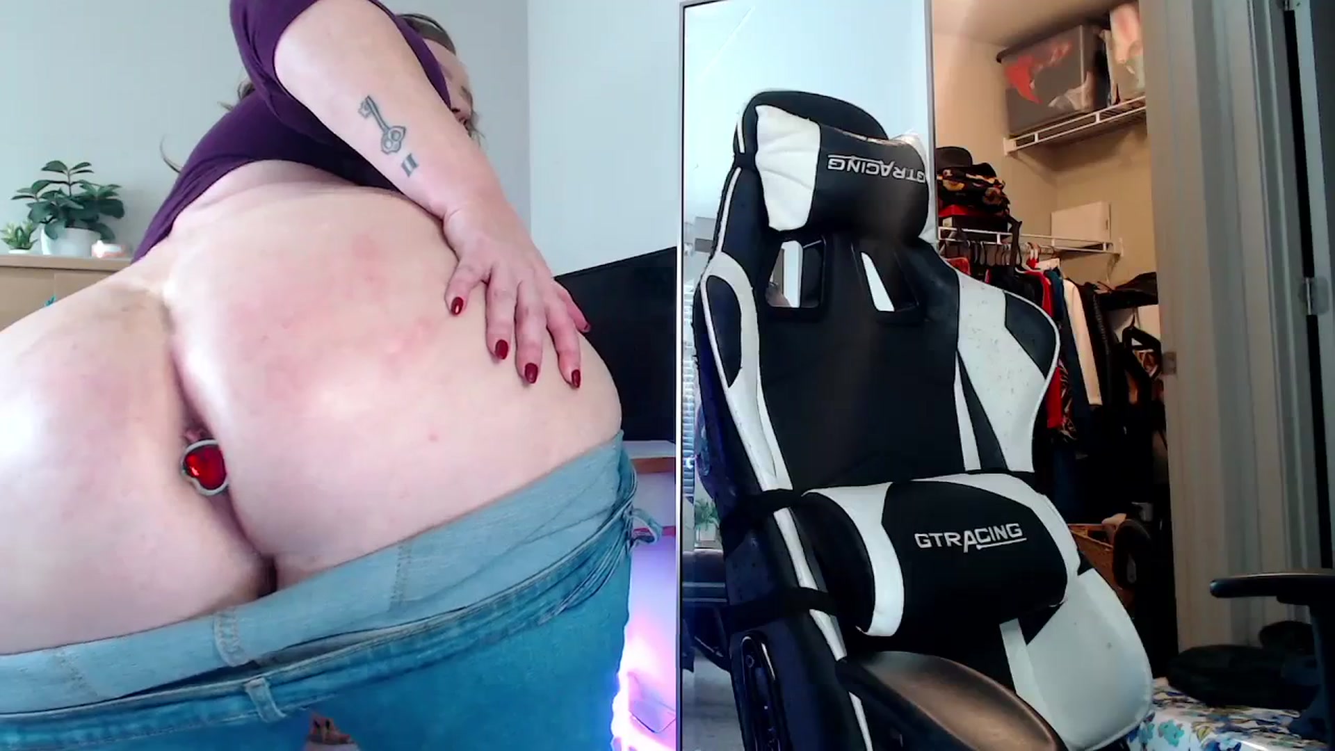 Gallery image thumbnail from Alexis_Anne's myfreecams stream on, 01/02/2024, 19:47 image 19 of 20