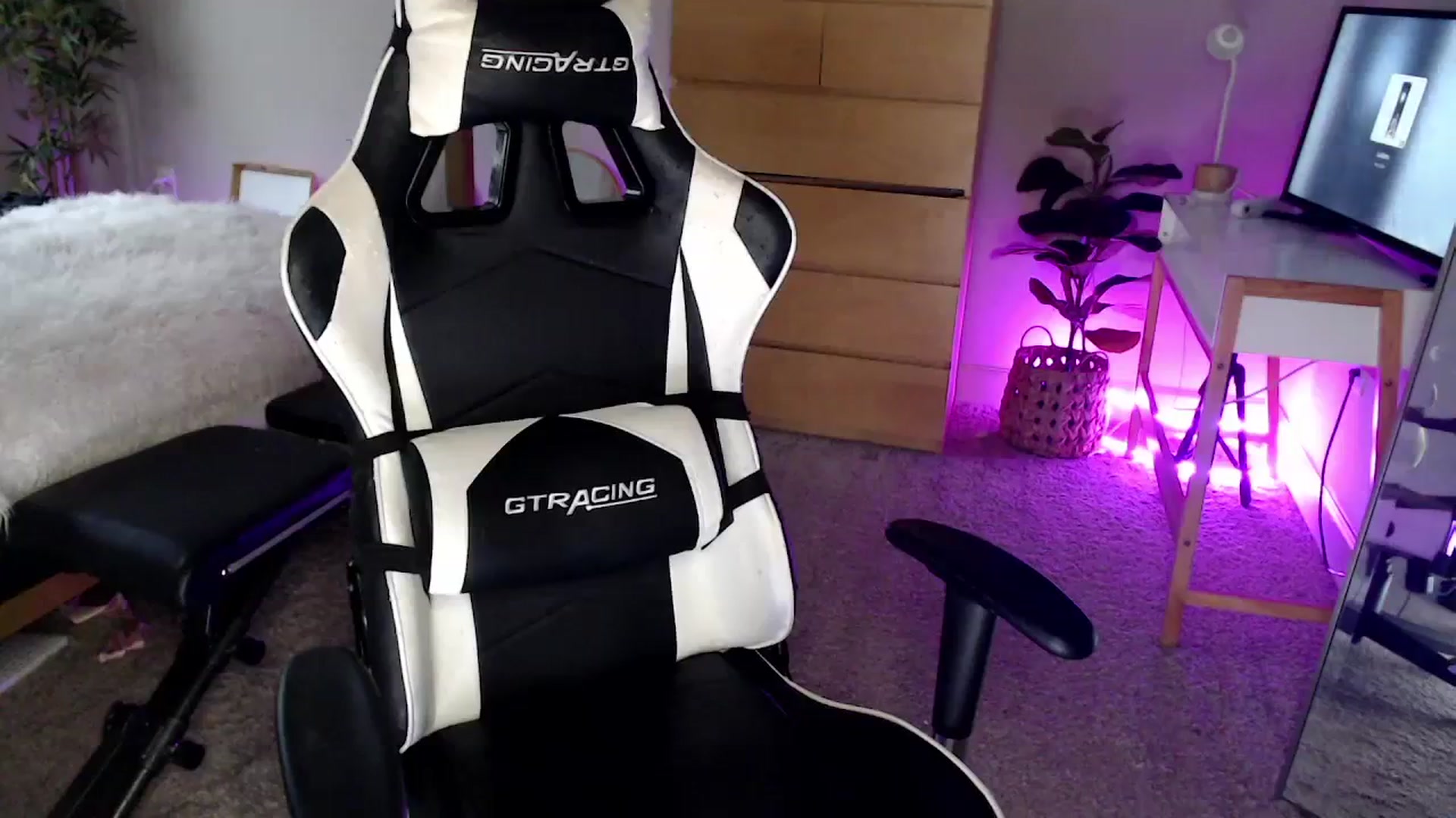 Gallery image thumbnail from Alexis_Anne's myfreecams stream on, 01/15/2024, 21:31 image 9 of 20