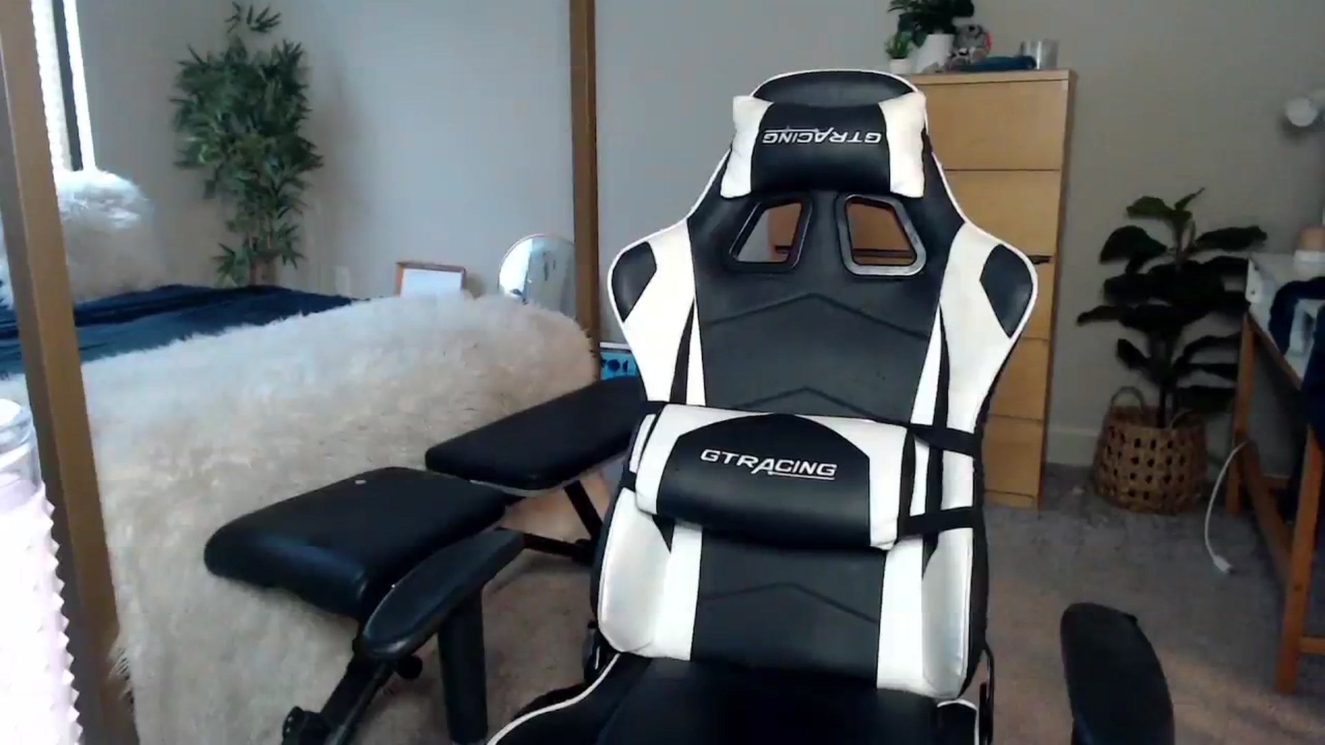 Gallery image thumbnail from Alexis_Anne's myfreecams stream on, 01/22/2024, 20:36 image 15 of 20
