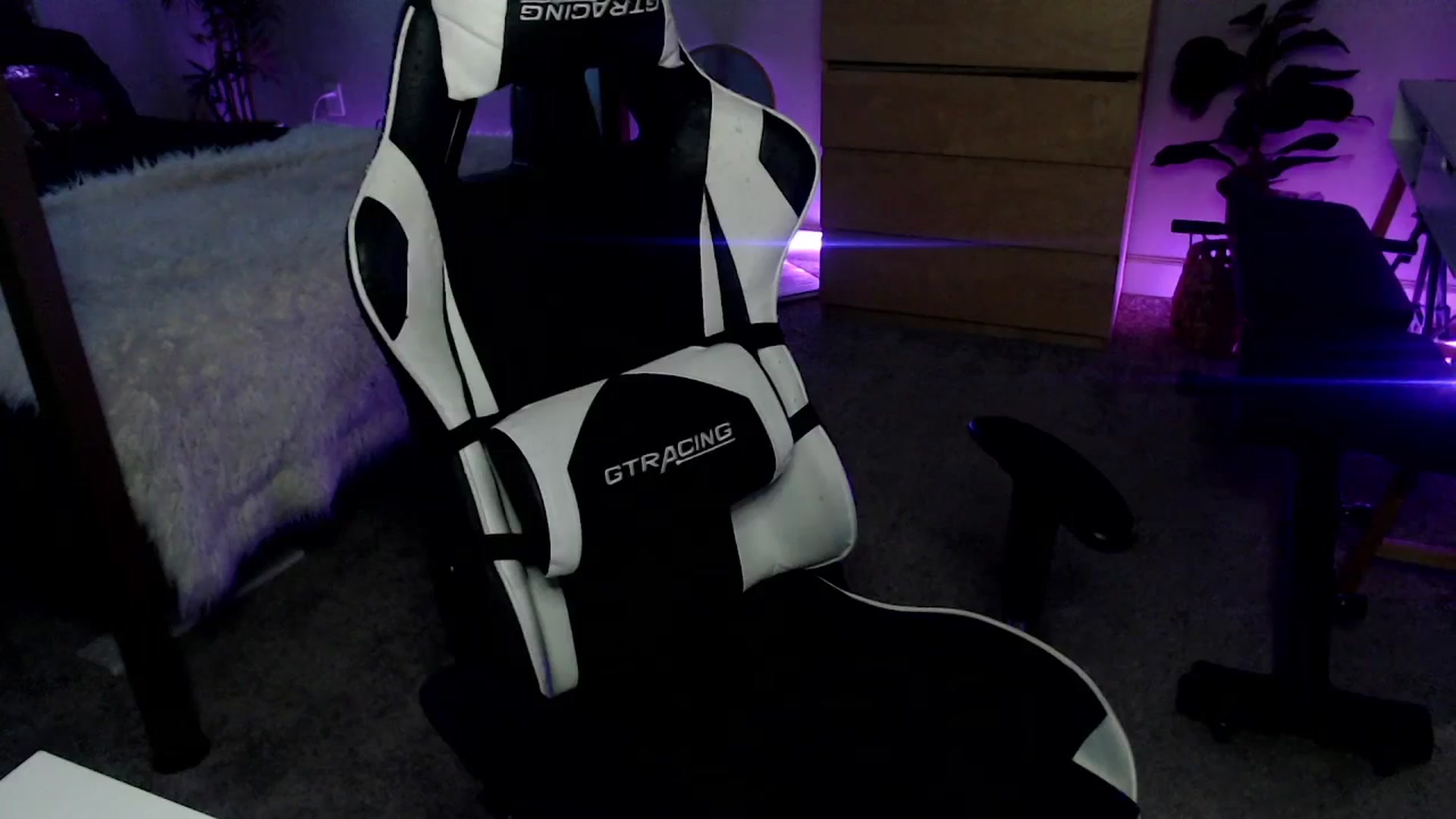 Gallery image thumbnail from Alexis_Anne's myfreecams stream on, 01/28/2024, 02:33 image 19 of 20