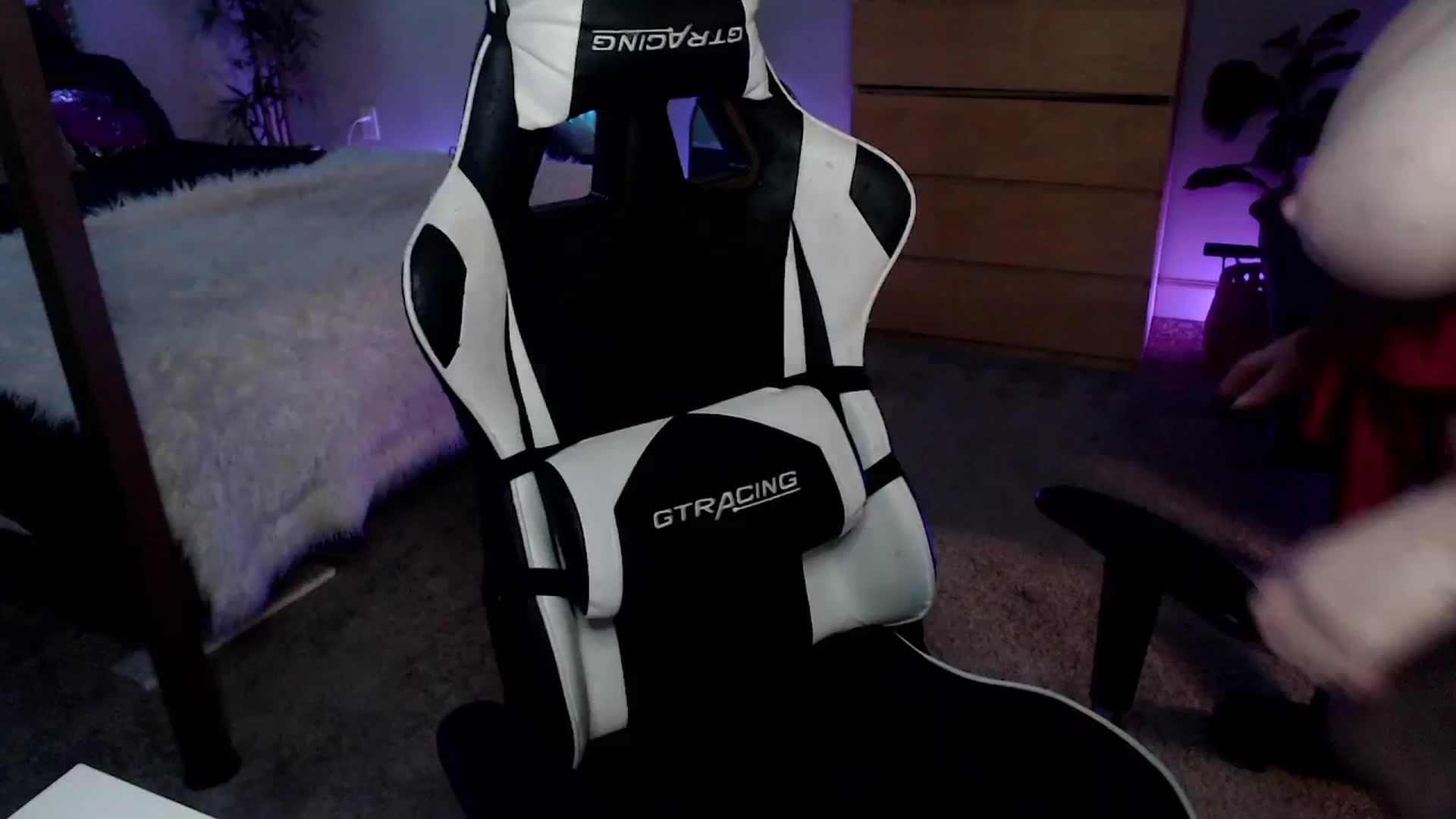 Gallery image thumbnail from Alexis_Anne's myfreecams stream on, 01/28/2024, 02:33 image 1 of 20