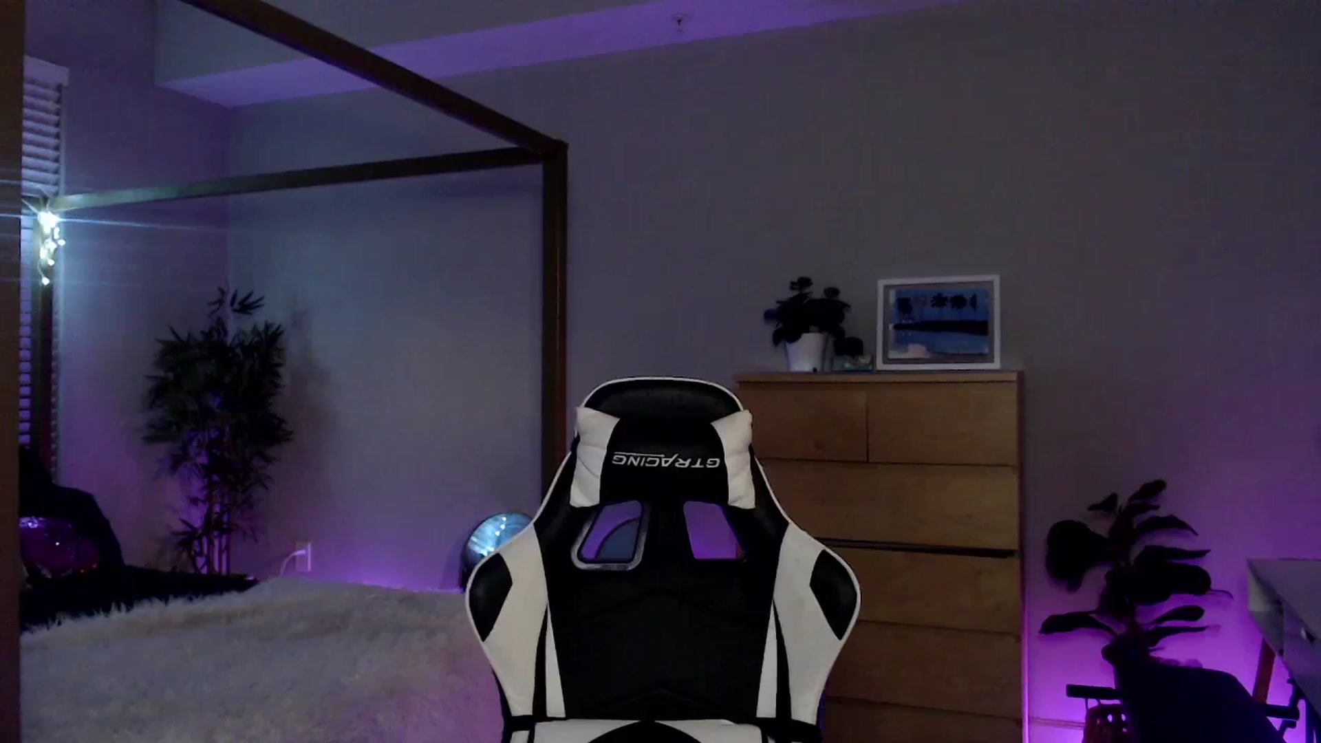 Gallery image thumbnail from Alexis_Anne's myfreecams stream on, 01/28/2024, 02:33 image 3 of 20