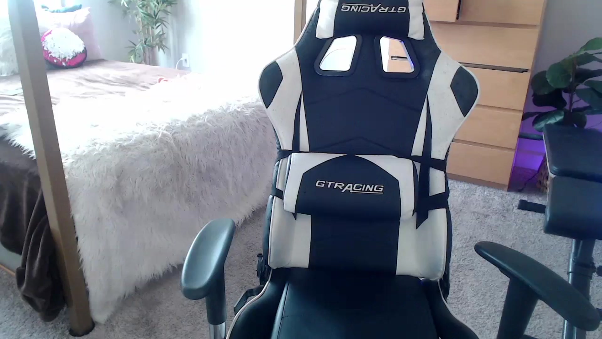 Gallery image thumbnail from Alexis_Anne's myfreecams stream on, 02/19/2024, 22:19 image 17 of 20