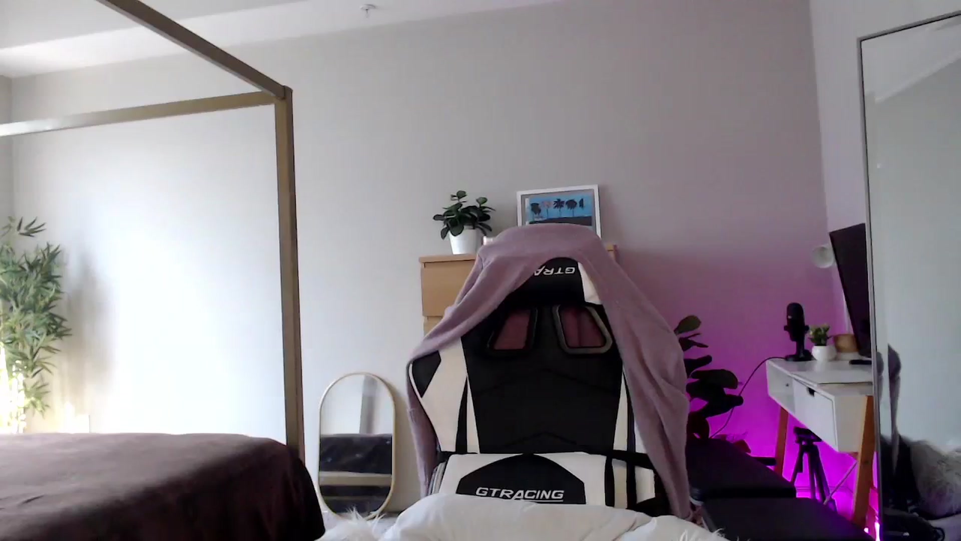 Gallery image thumbnail from Alexis_Anne's myfreecams stream on, 02/21/2024, 18:57 image 5 of 20