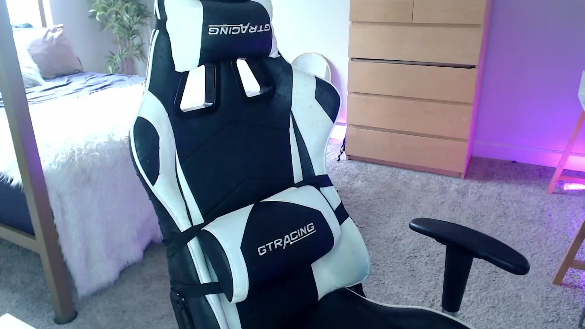 Gallery image thumbnail from Alexis_Anne's myfreecams stream on, 03/05/2024, 18:00 image 12 of 20