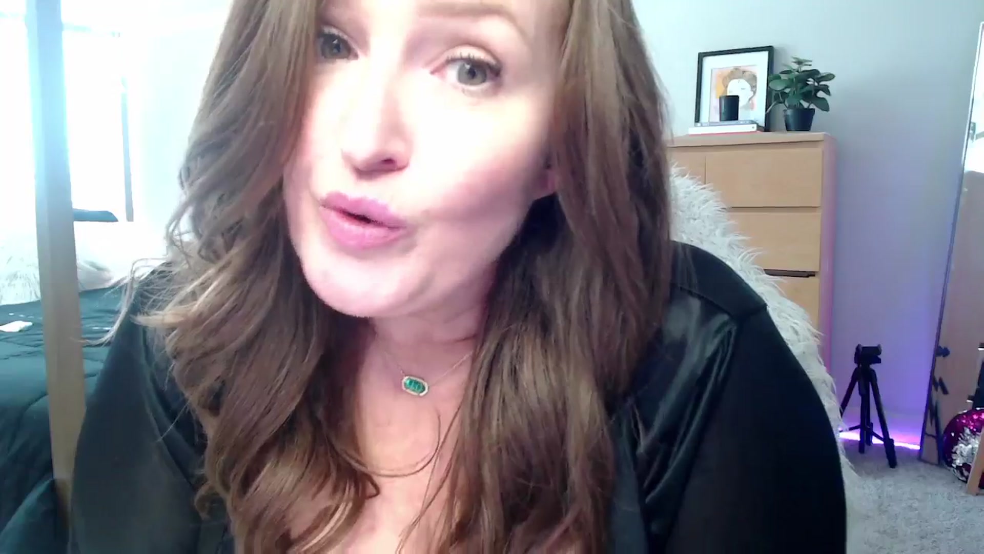Gallery image thumbnail from Alexis_Anne's myfreecams stream on, 05/04/2024, 21:27 image 17 of 20