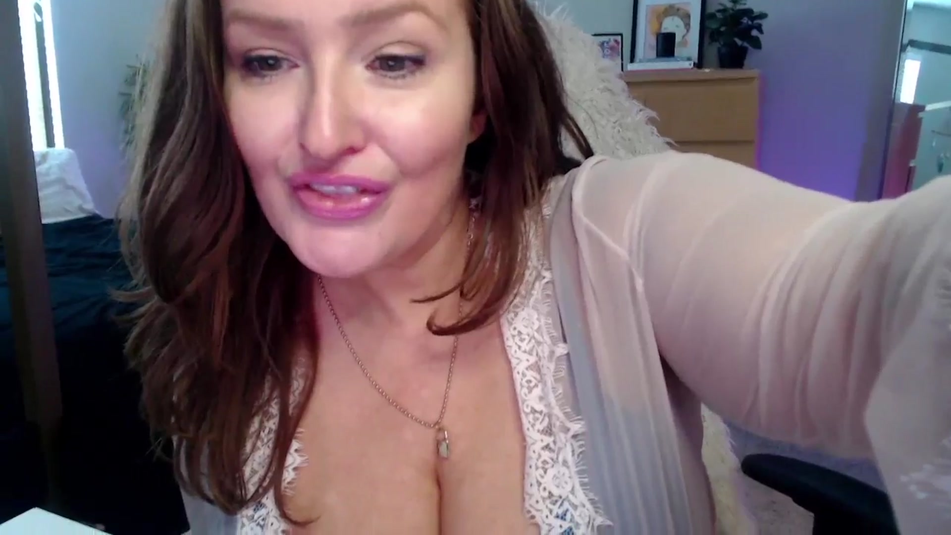 Gallery image thumbnail from Alexis_Anne's myfreecams stream on, 05/10/2024, 15:16 image 18 of 20