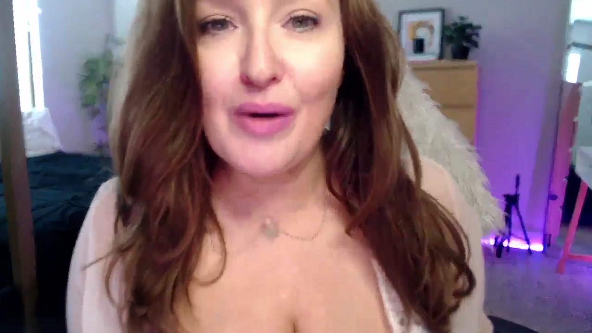 Gallery image thumbnail from Alexis_Anne's myfreecams stream on, 05/10/2024, 15:16 image 17 of 20